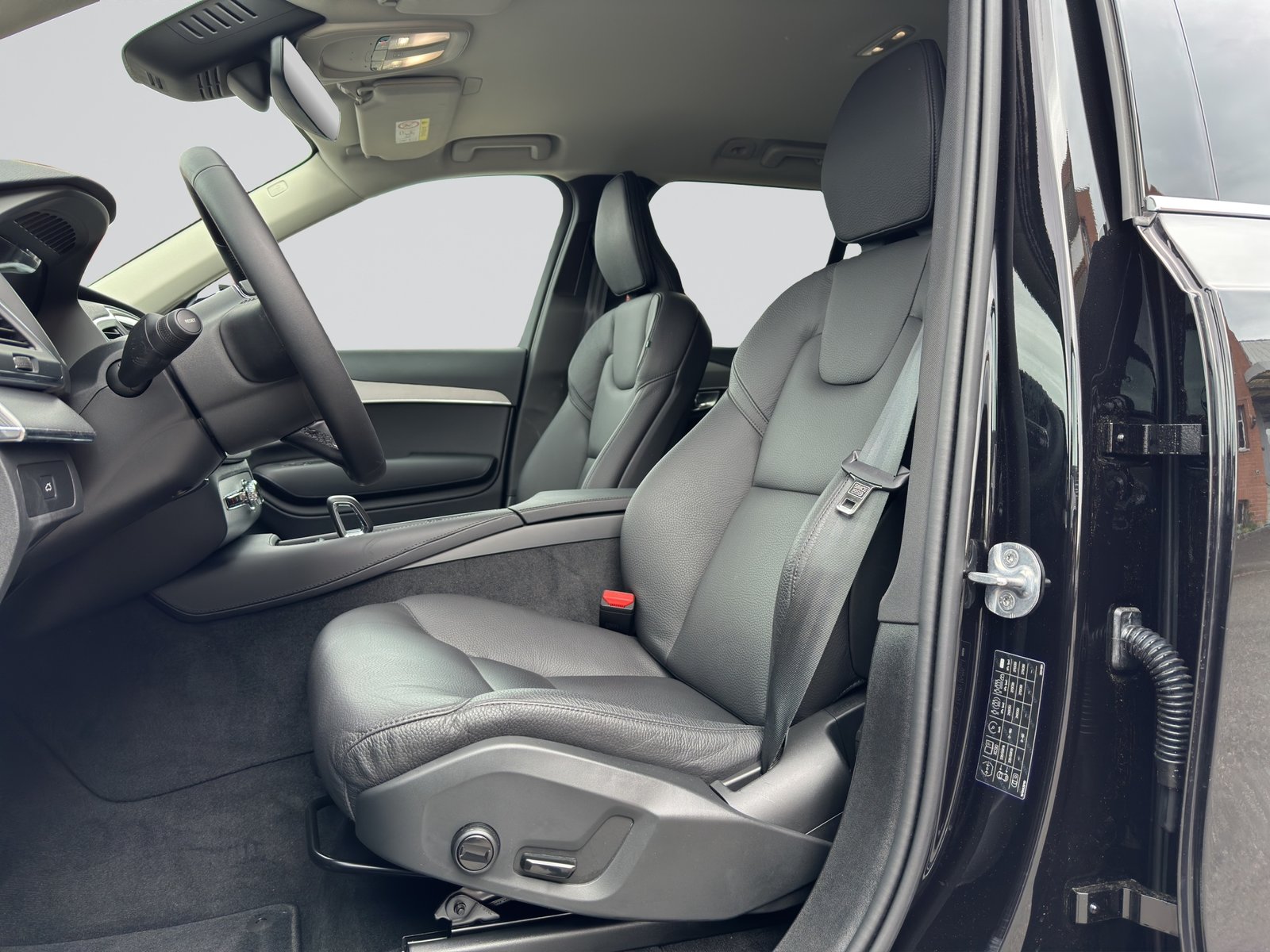 VOLVO XC90 B5 Benzin 7Pl. Mild Hybrid AWD Core Geartronic, Mild-Hybrid Benzin/Elektro, Occasion / Gebraucht, Automatik - 6