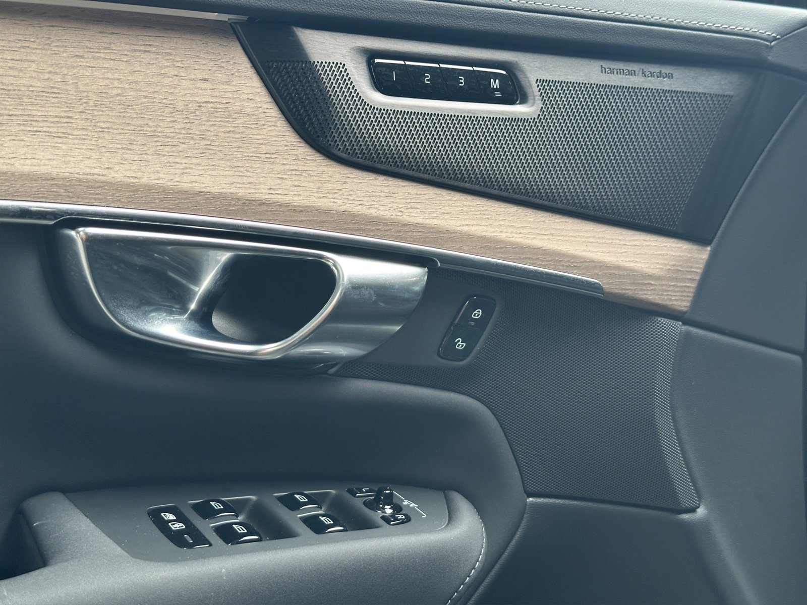 VOLVO XC90 B5 Benzin 7Pl. Mild Hybrid AWD Plus Bright Geartr, Hybride Léger Essence/Électricité, Occasion / Utilisé, Automatique - 6