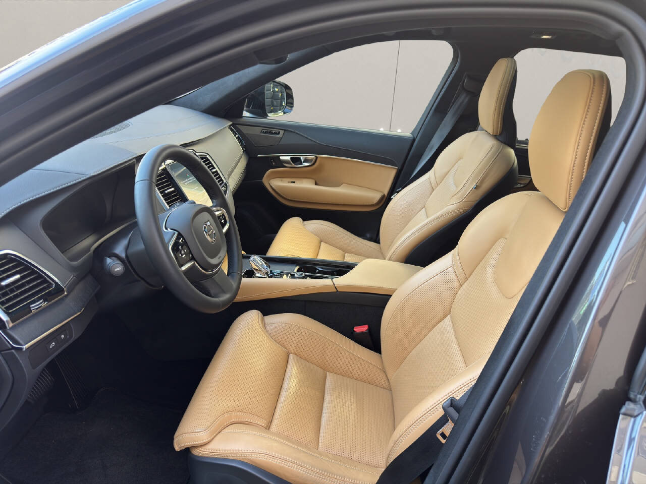 VOLVO XC90 2.0 T8 TE Ultimate Dark 7P. eAWD, Hybride Rechargeable Essence/Électricité, Occasion / Utilisé, Automatique - 6