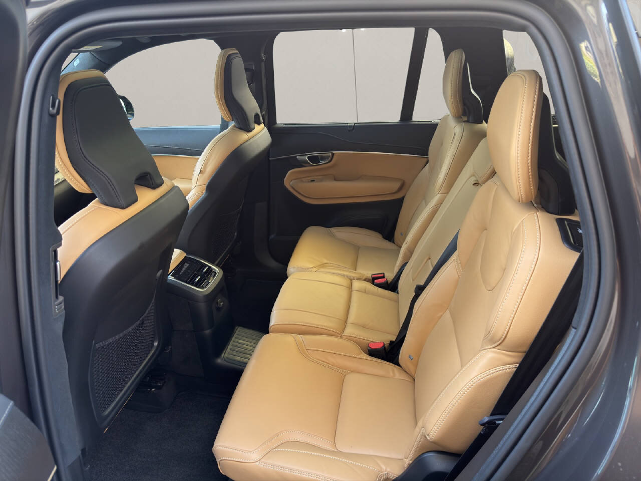 VOLVO XC90 2.0 T8 TE Ultimate Dark 7P. eAWD, Hybride Rechargeable Essence/Électricité, Occasion / Utilisé, Automatique - 7