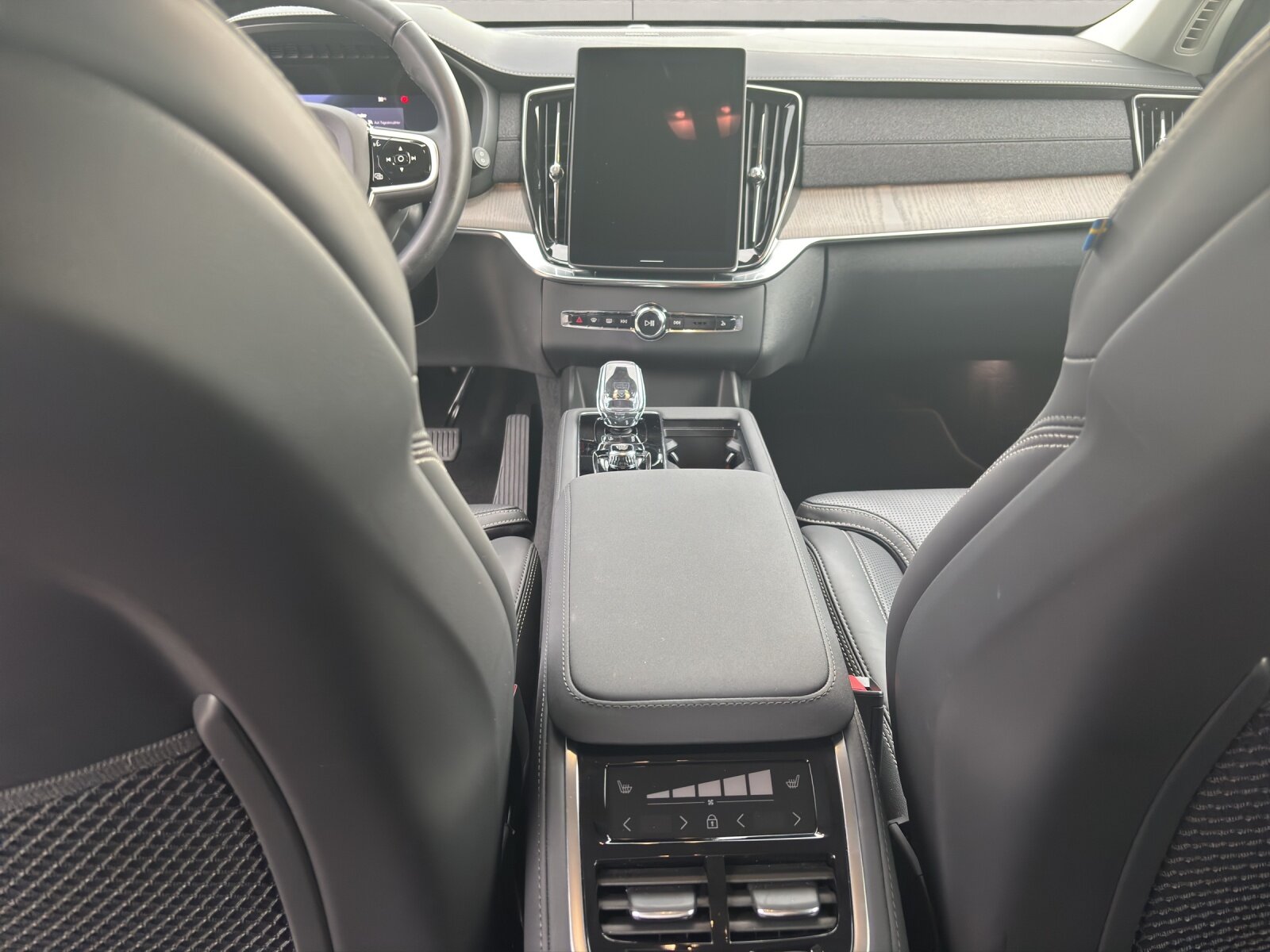 VOLVO XC90 2.0 B5 MH Plus Bright AWD, Mild-Hybrid Petrol/Electric, Second hand / Used, Automatic - 4