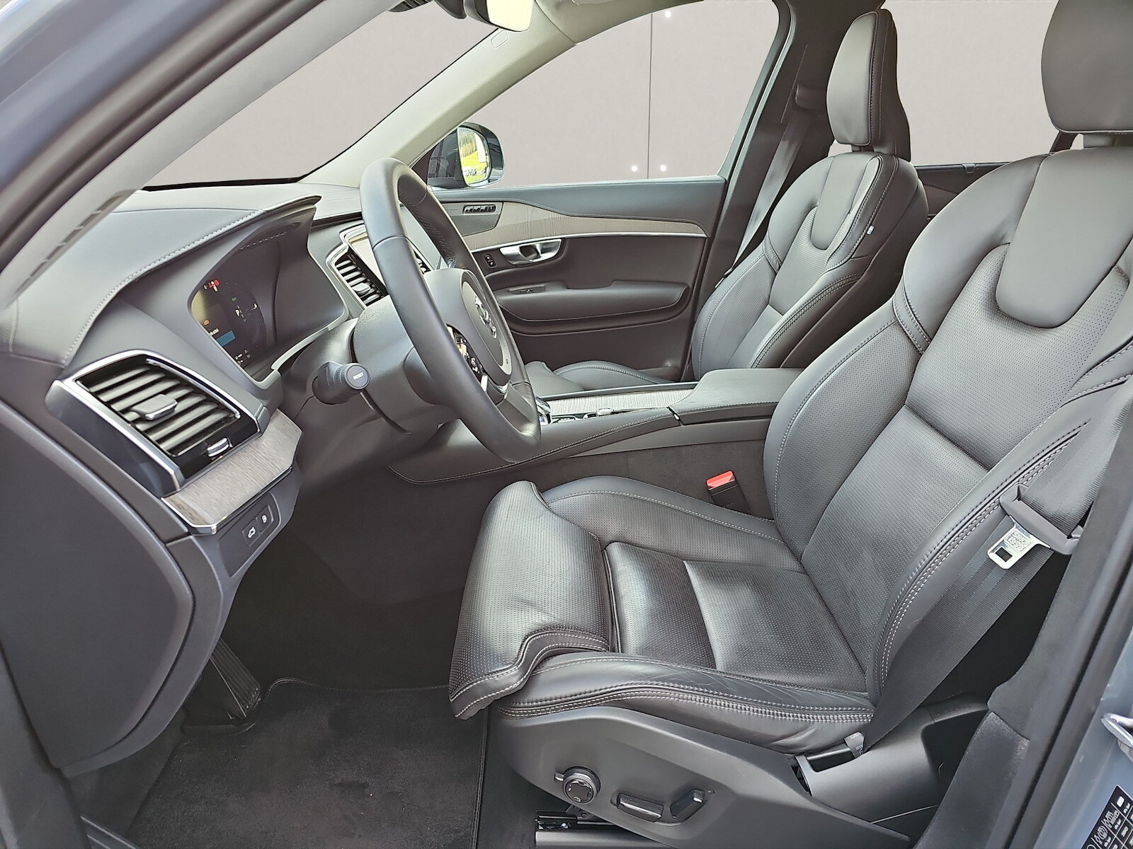 VOLVO XC90 2.0 T8 TE Ultimate Dark 7P. eAWD MY24, Plug-in-Hybrid Benzin/Elektro, Occasion / Gebraucht, Automatik - 6
