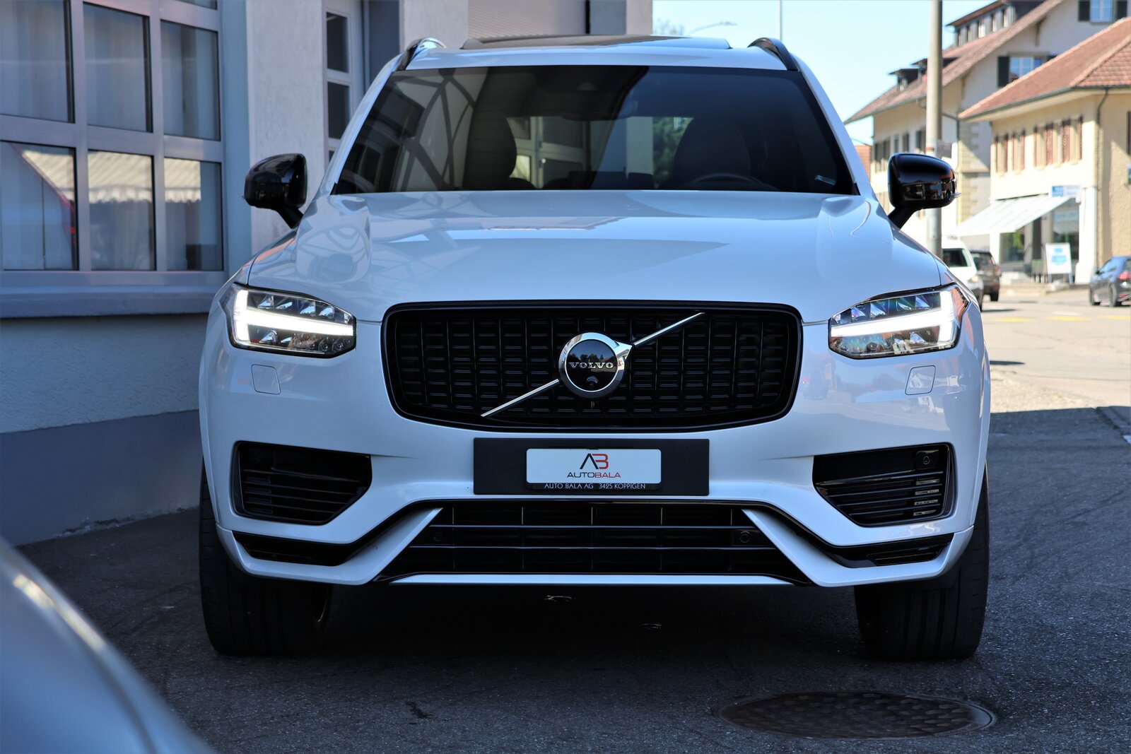 VOLVO XC90 T8 eAWD R-Design Geartronic (CH) 7 Plätzer, Plug-in-Hybrid Petrol/Electric, Second hand / Used, Automatic - 2