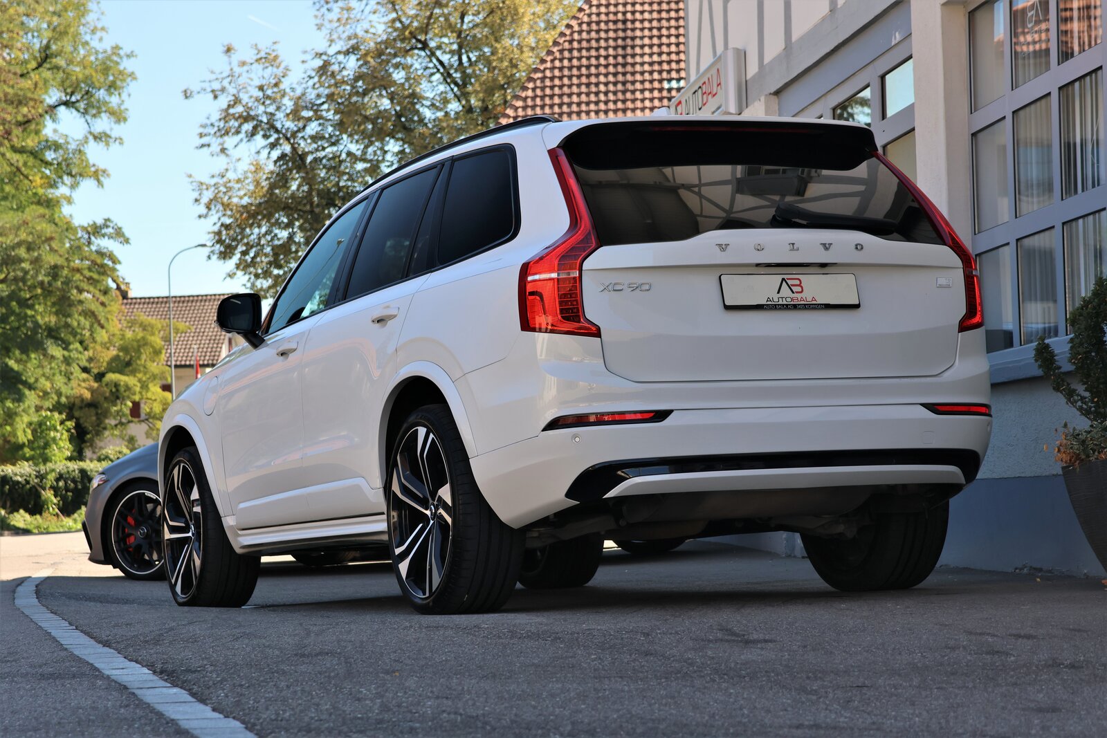 VOLVO XC90 T8 eAWD R-Design Geartronic (CH) 7 Plätzer, Plug-in-Hybrid Petrol/Electric, Second hand / Used, Automatic - 3
