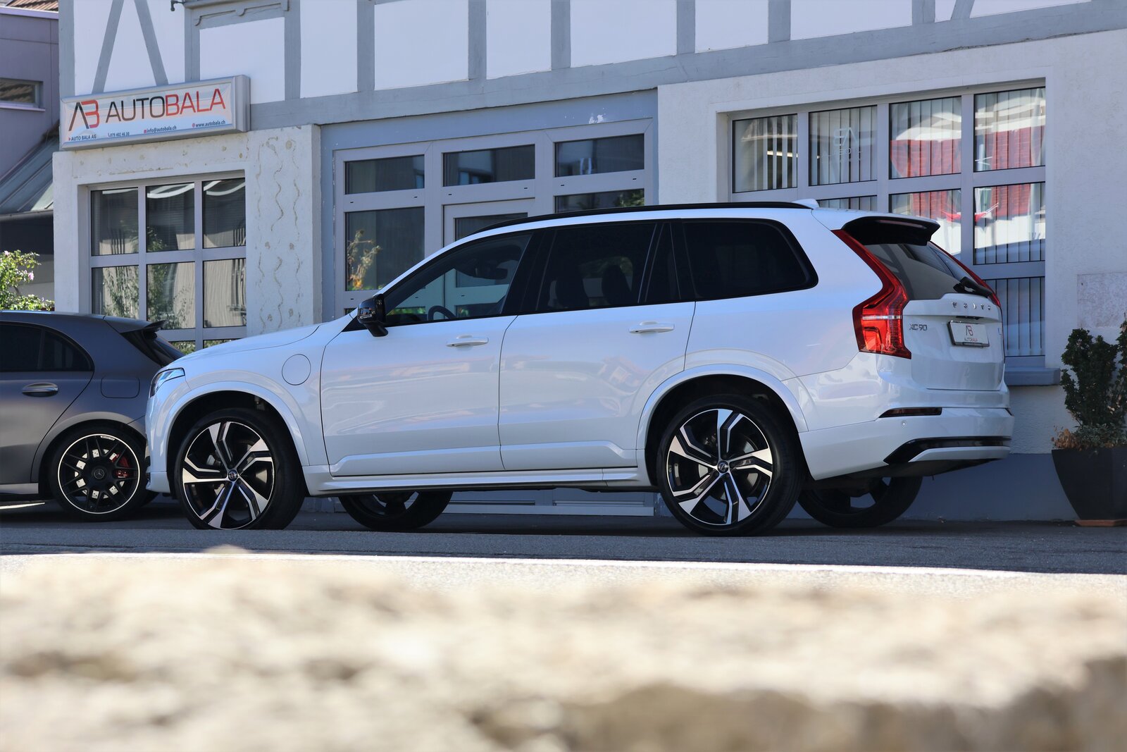 VOLVO XC90 T8 eAWD R-Design Geartronic (CH) 7 Plätzer, Plug-in-Hybrid Petrol/Electric, Second hand / Used, Automatic - 4