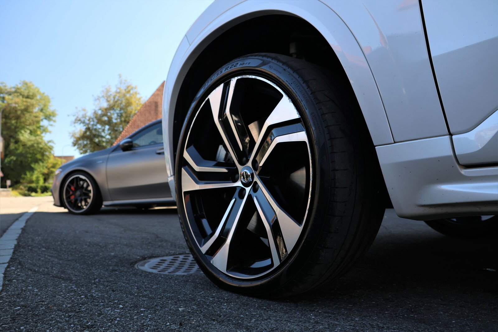 VOLVO XC90 T8 eAWD R-Design Geartronic (CH) 7 Plätzer, Plug-in-Hybrid Petrol/Electric, Second hand / Used, Automatic - 7