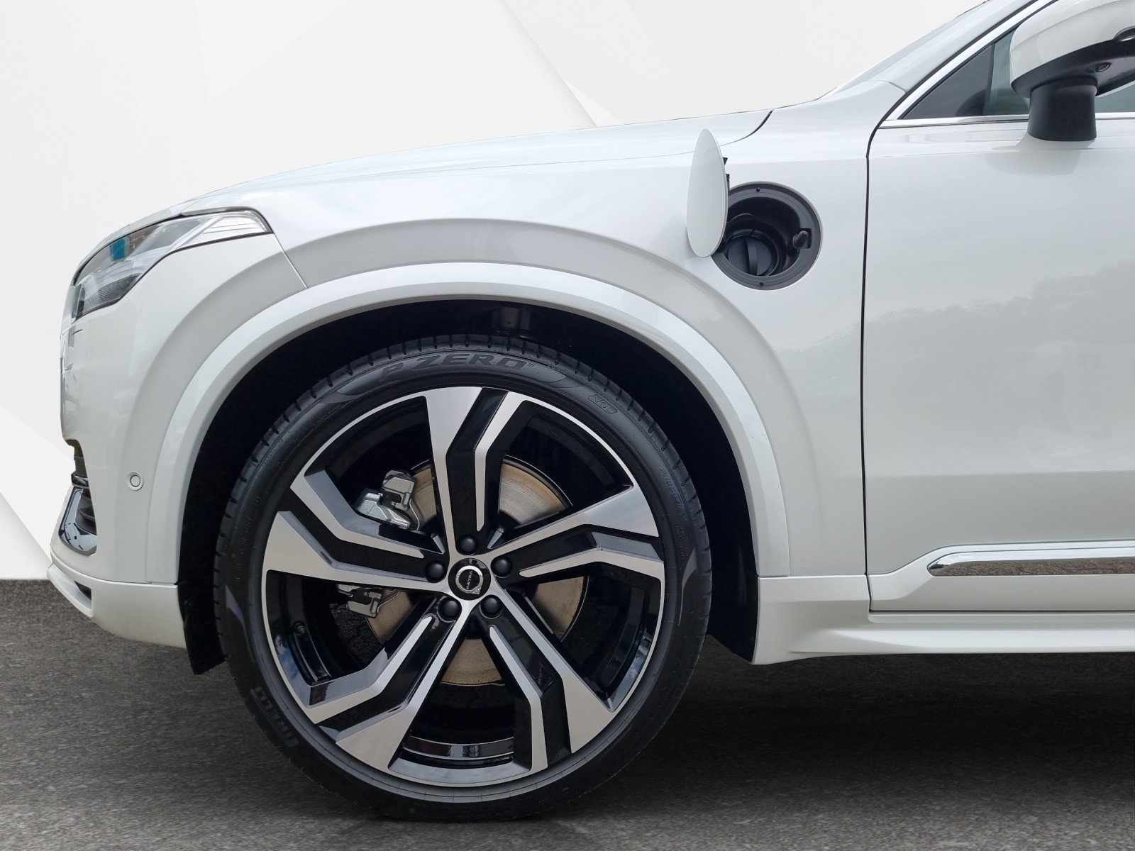 VOLVO XC90 2.0 T8 TE Ultimate Bright 7P. eAWD, Hybride Rechargeable Essence/Électricité, Voiture de démonstration, Automatique - 7