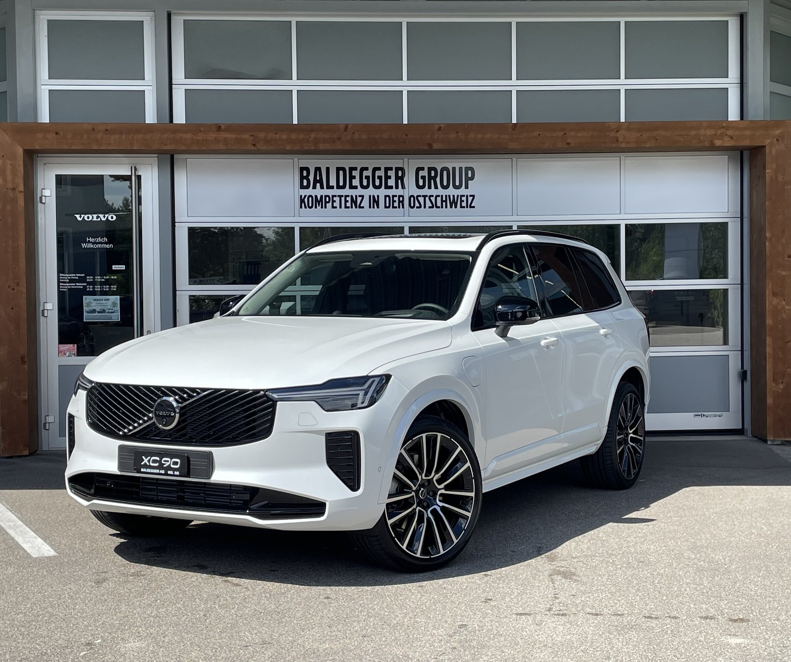 VOLVO XC90 2.0 T8 TE Ultra Dark eAWD, Voll-Hybrid Benzin/Elektro, Vorführwagen, Automatik