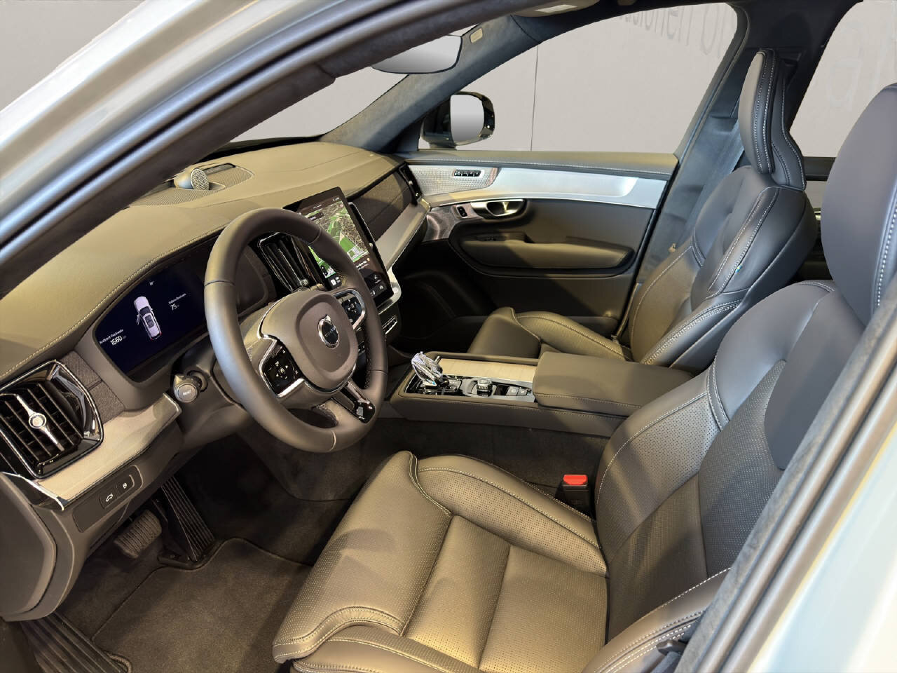 VOLVO XC90 2.0 T8 TE Black Edition eAWD, Plug-in-Hybrid Petrol/Electric, Ex-demonstrator, Automatic - 5