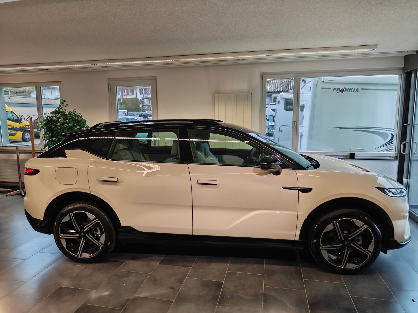 VOYAH Voyah Courage, Electric, New car, Automatic - 4