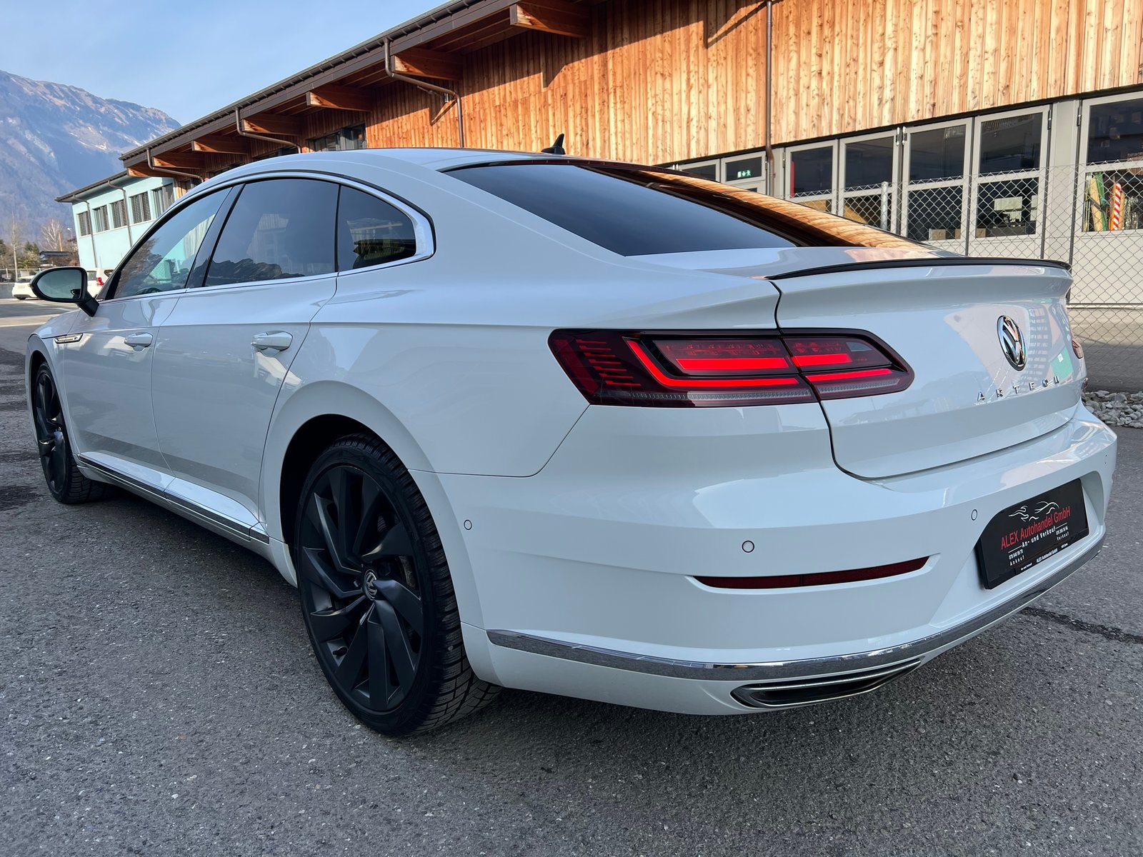VW Arteon 2.0 TSI BMT R-Line 4Motion DSG, Petrol, Second hand / Used, Automatic - 4