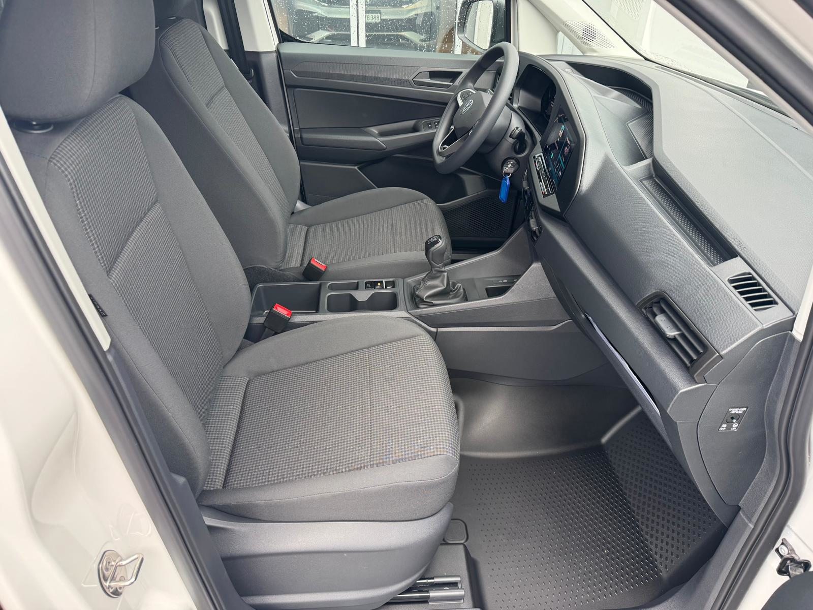 VW Caddy Cargo Entry, Petrol, New car, Manual - 3