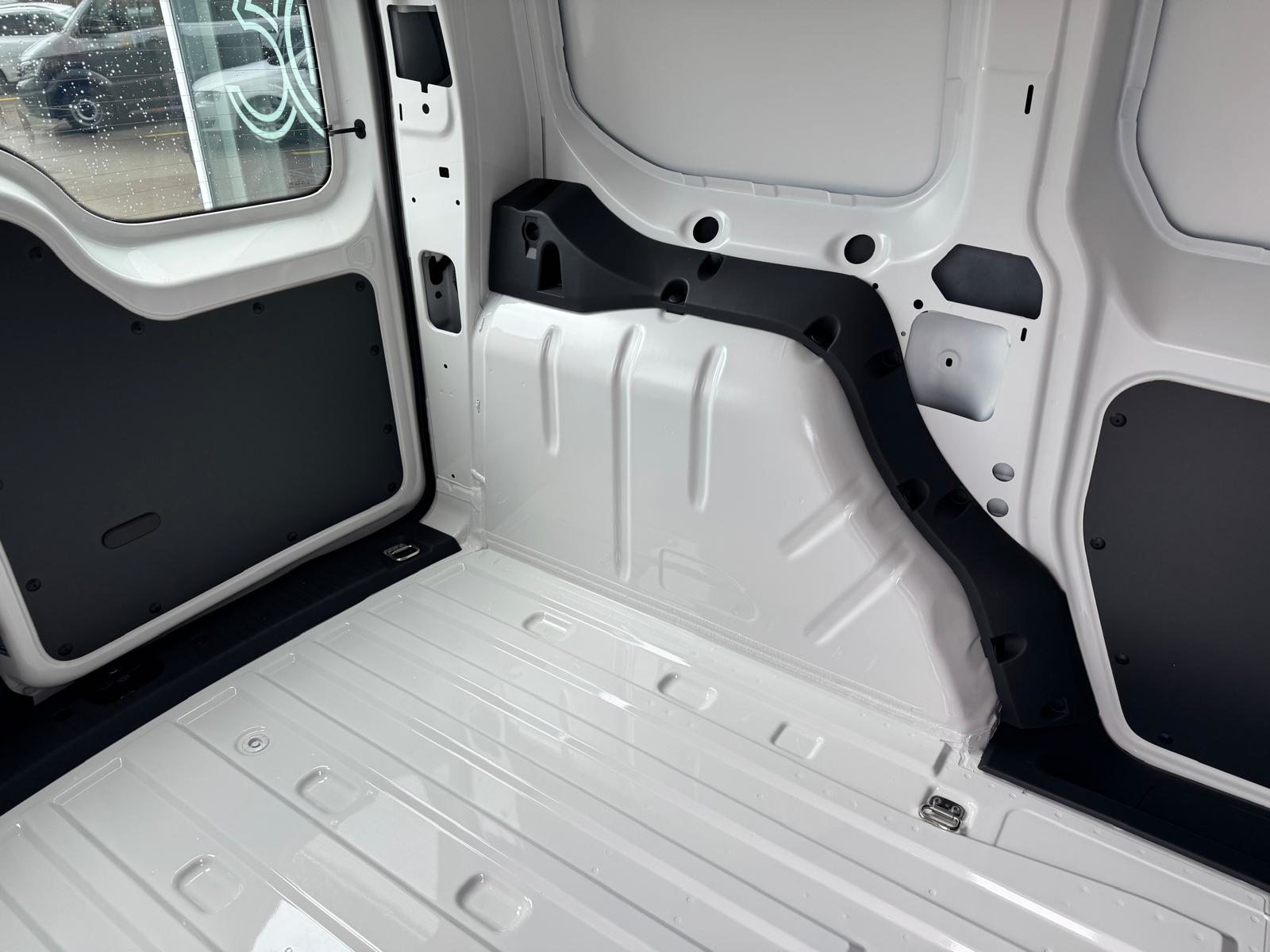 VW Caddy Cargo Entry, Petrol, New car, Manual - 5