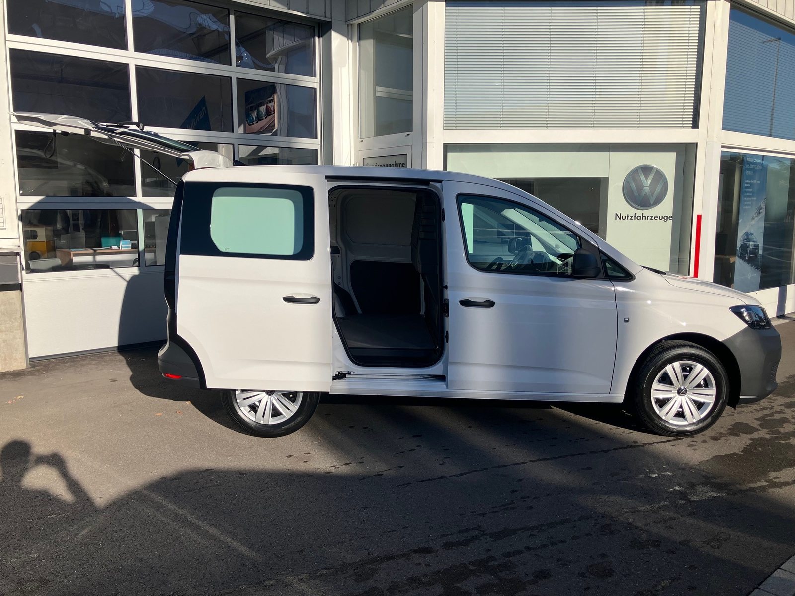 VW Caddy Cargo Entry, Petrol, Second hand / Used - 5