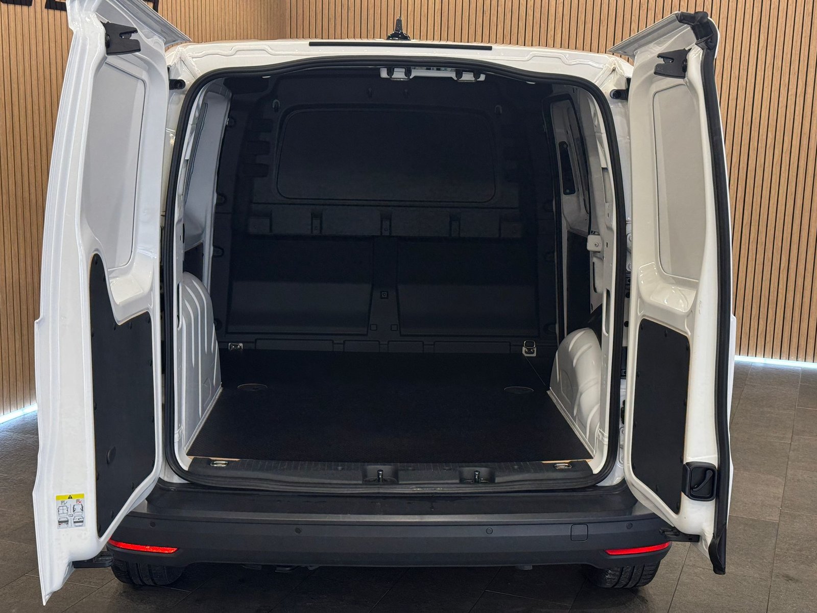 VW Caddy Cargo 1.5 TSI, Petrol, Second hand / Used, Manual - 6