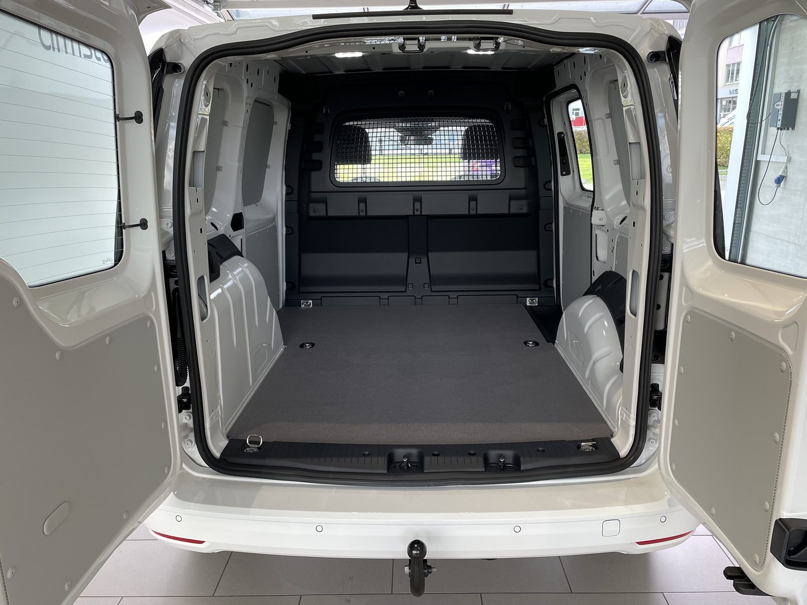 VW Caddy Cargo, Diesel, Second hand / Used, Manual - 6