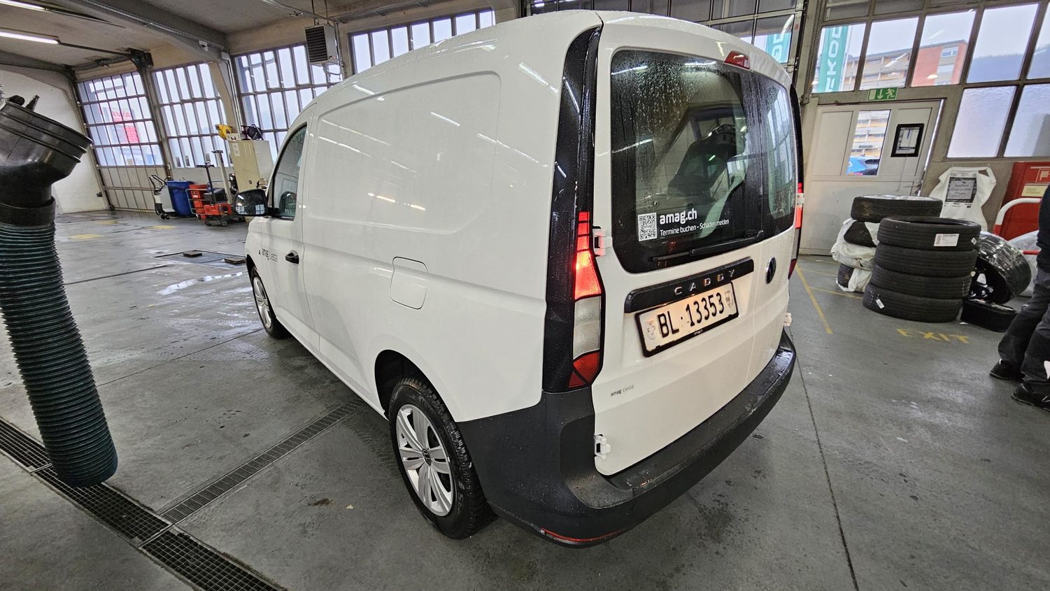 VW Caddy Cargo, Petrol, Second hand / Used, Automatic - 4