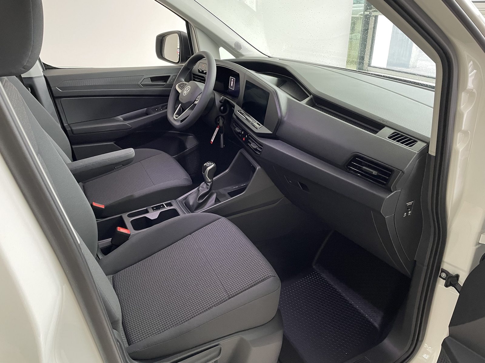 VW Caddy Cargo Entry, Petrol, Second hand / Used, Manual - 5