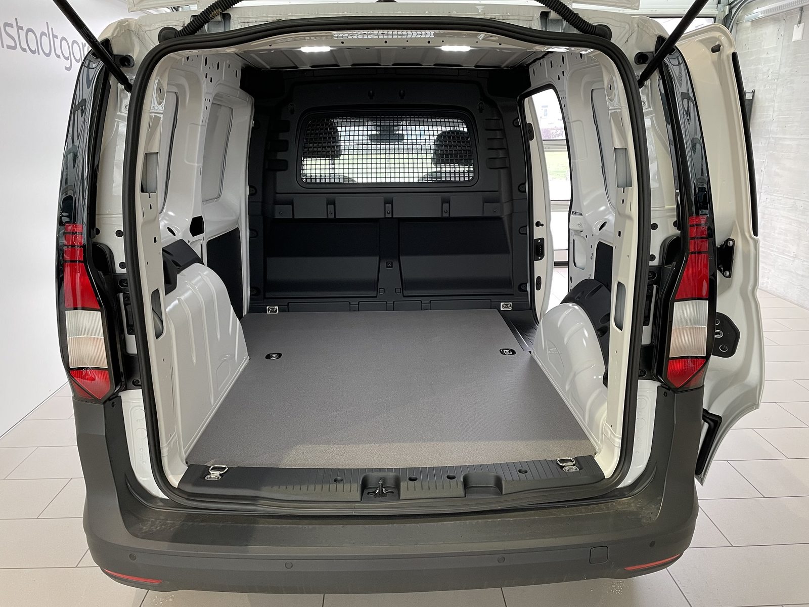 VW Caddy Cargo Entry, Petrol, Second hand / Used, Manual - 7