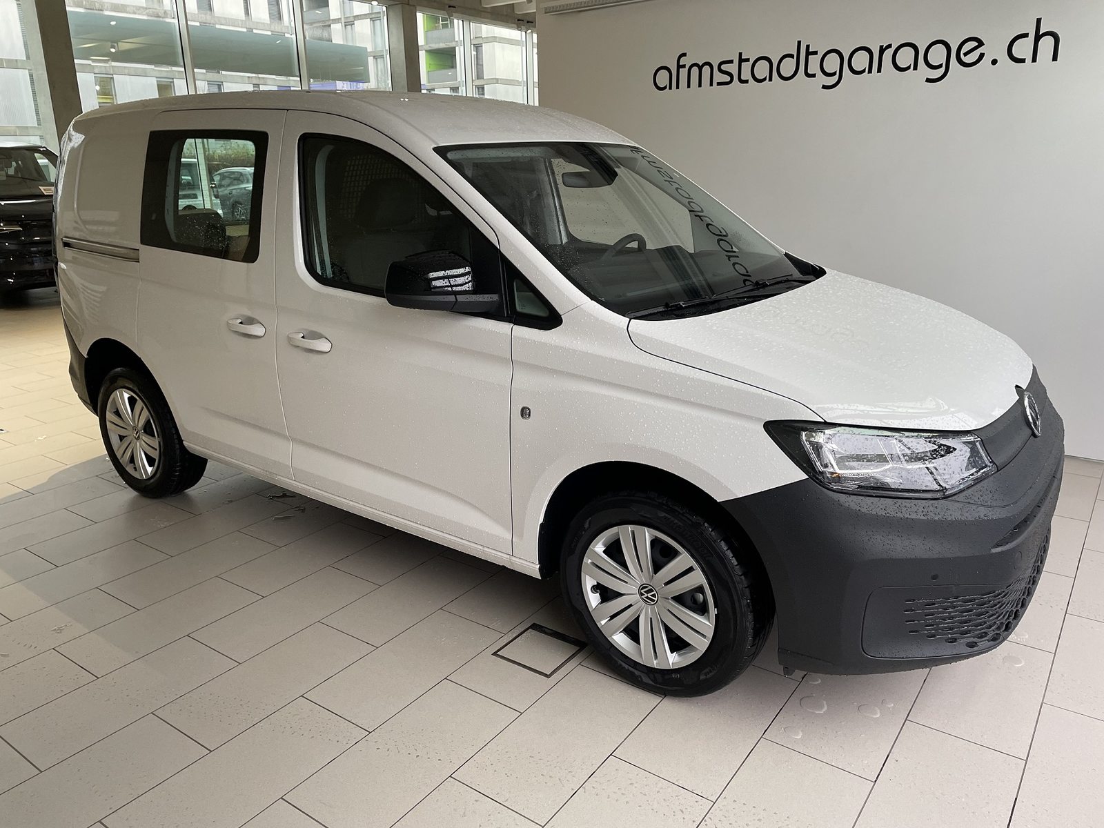 VW Caddy Cargo Entry