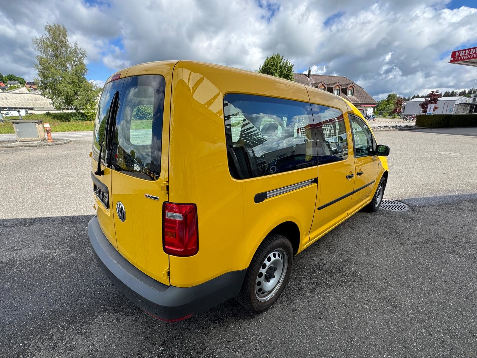 VW Caddy Maxi 2.0TDI 4Motion BlueMotion Technology DSG 4x4, Diesel, Second hand / Used, Automatic - 4