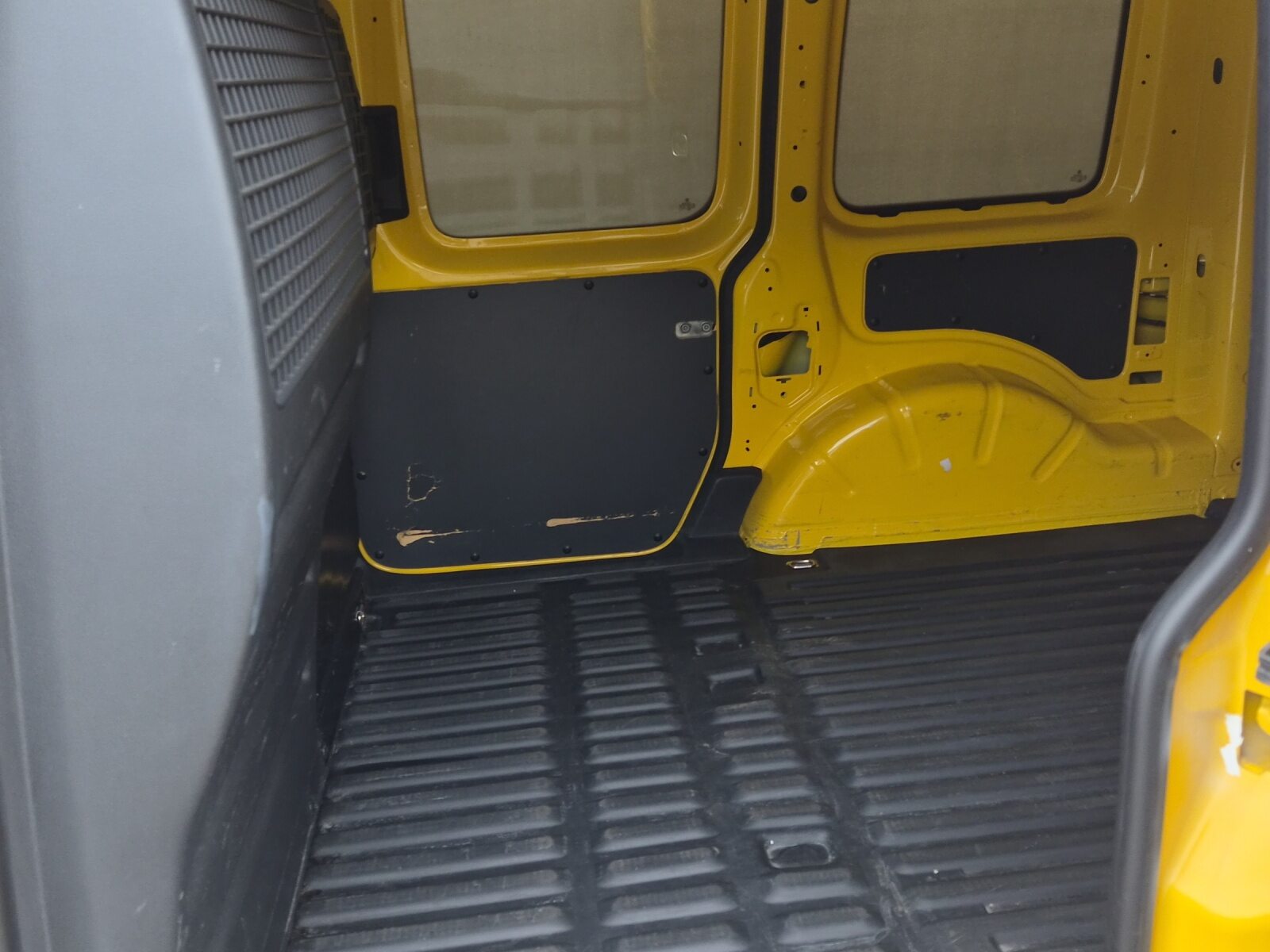 VW Caddy Kastenwagen, Diesel, Occasioni / Usate, Automatico - 7