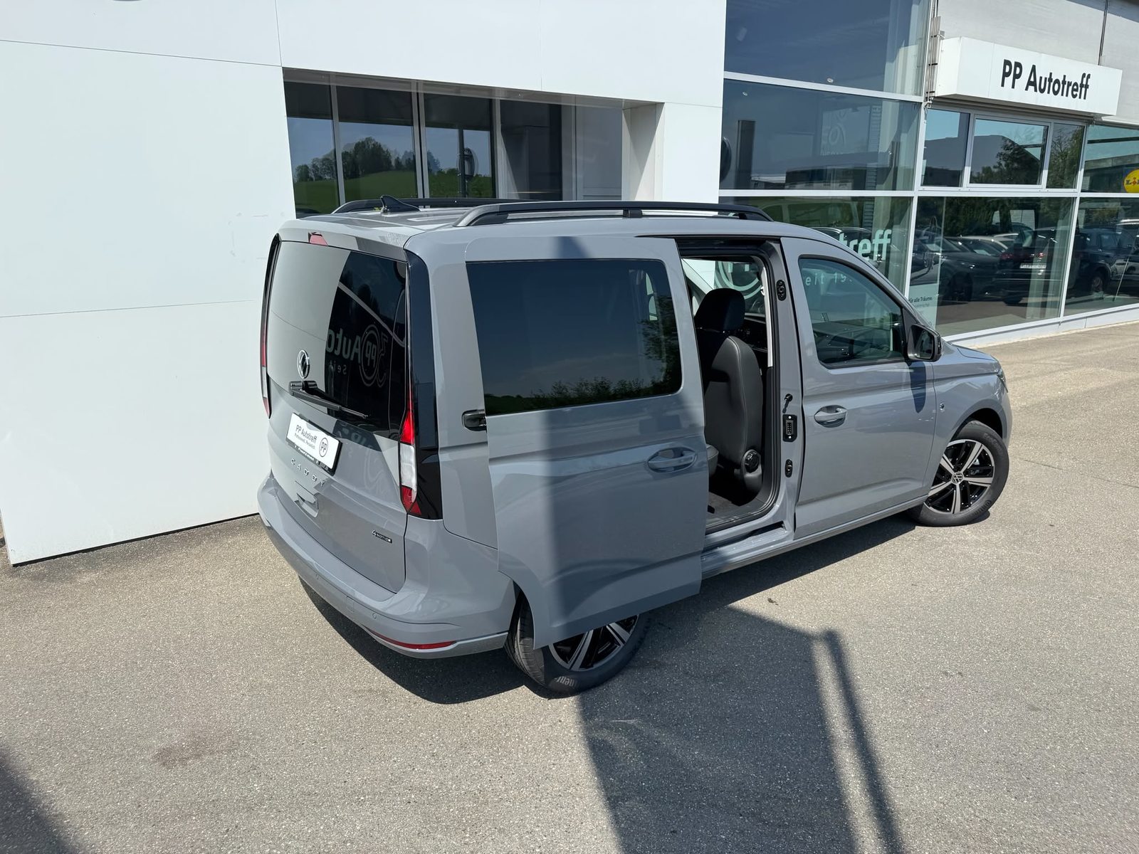 VW Caddy Liberty, Diesel, Voiture nouvelle, Manuelle - 4