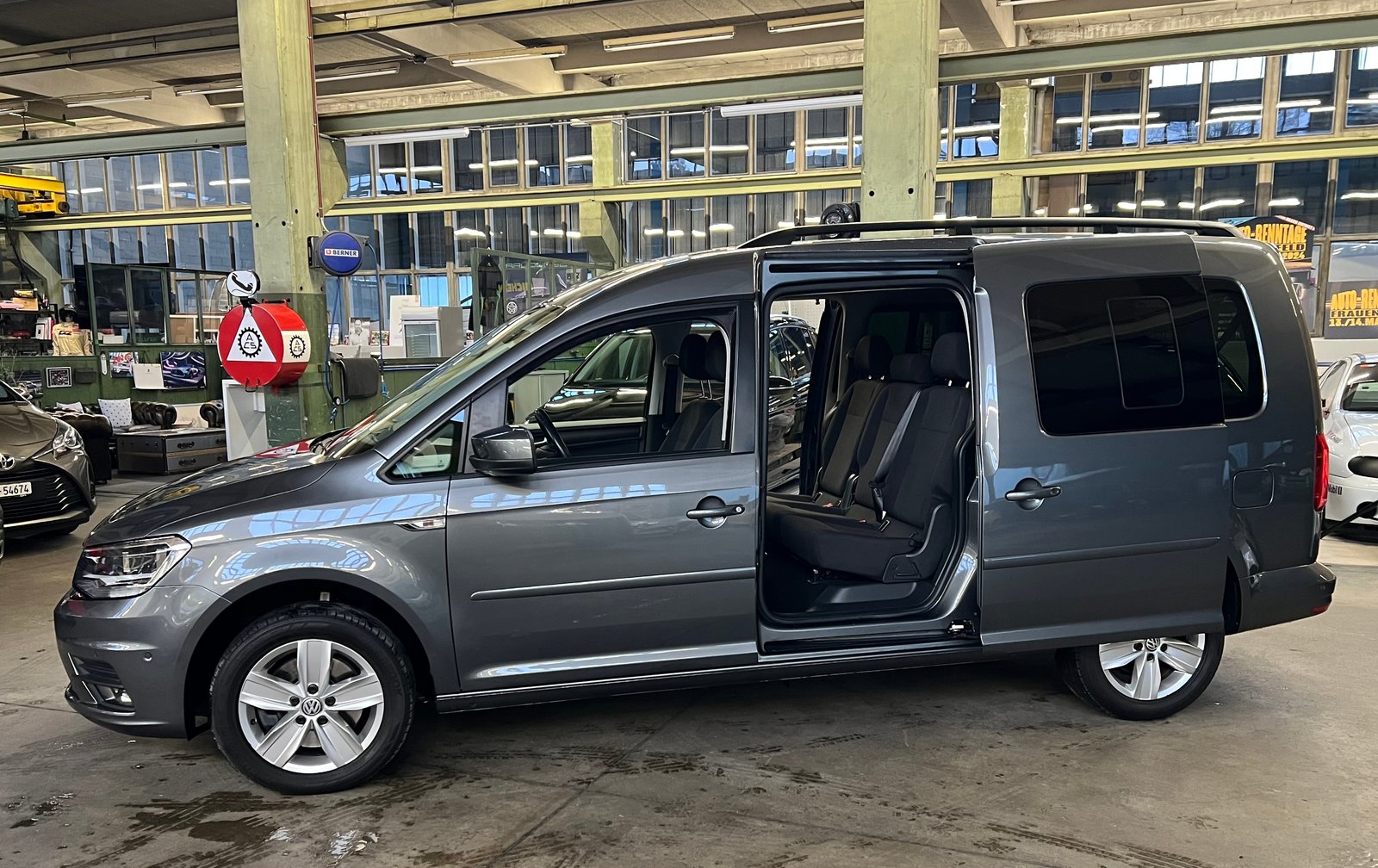 VW Caddy Maxi 2.0TDI Comfortline BlueMotion Technology DSG, Diesel, Second hand / Used, Automatic - 6