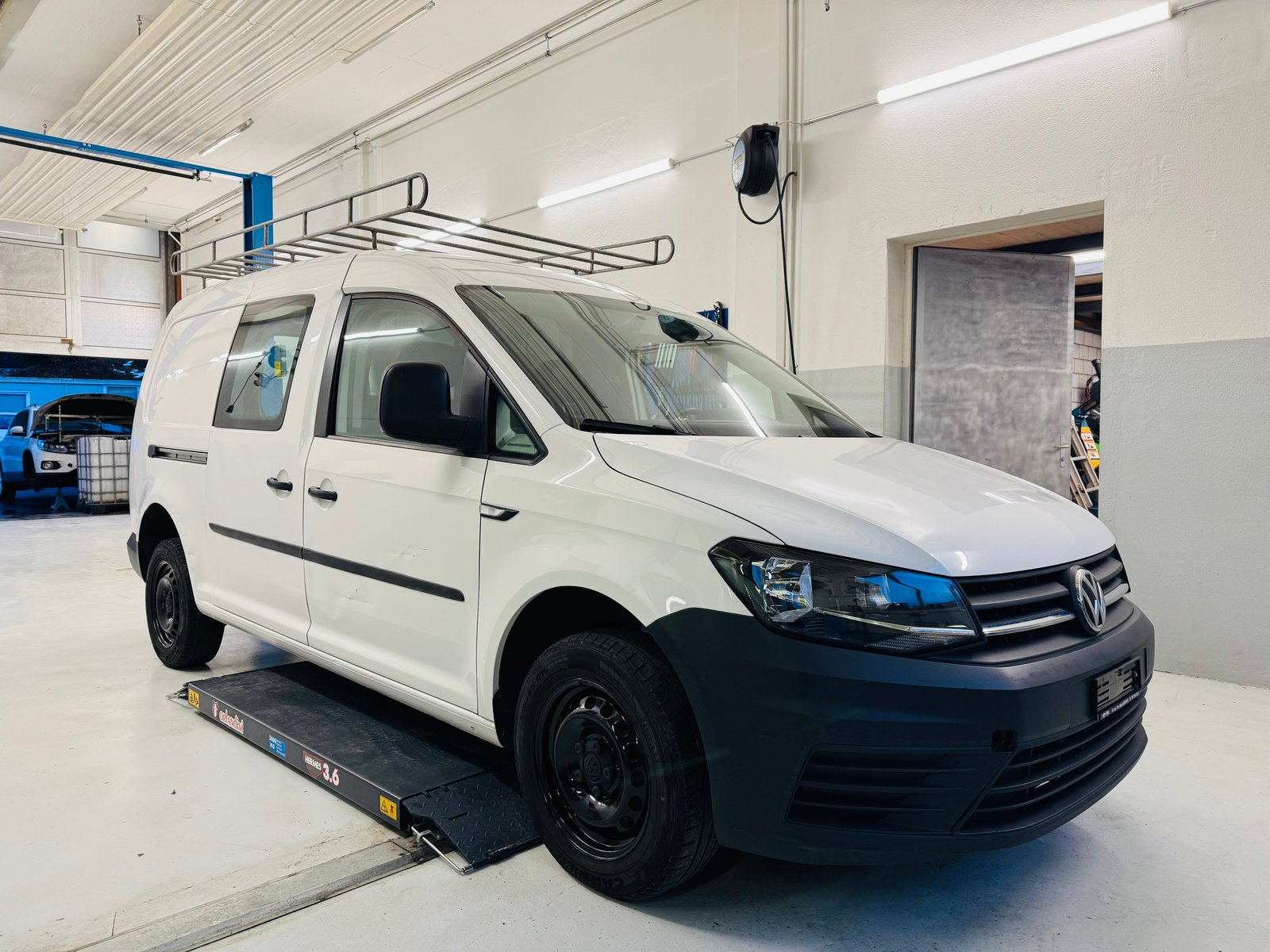 VW Caddy Maxi 2.0TDI BlueMotion Technology, Diesel, Second hand / Used, Manual - 3