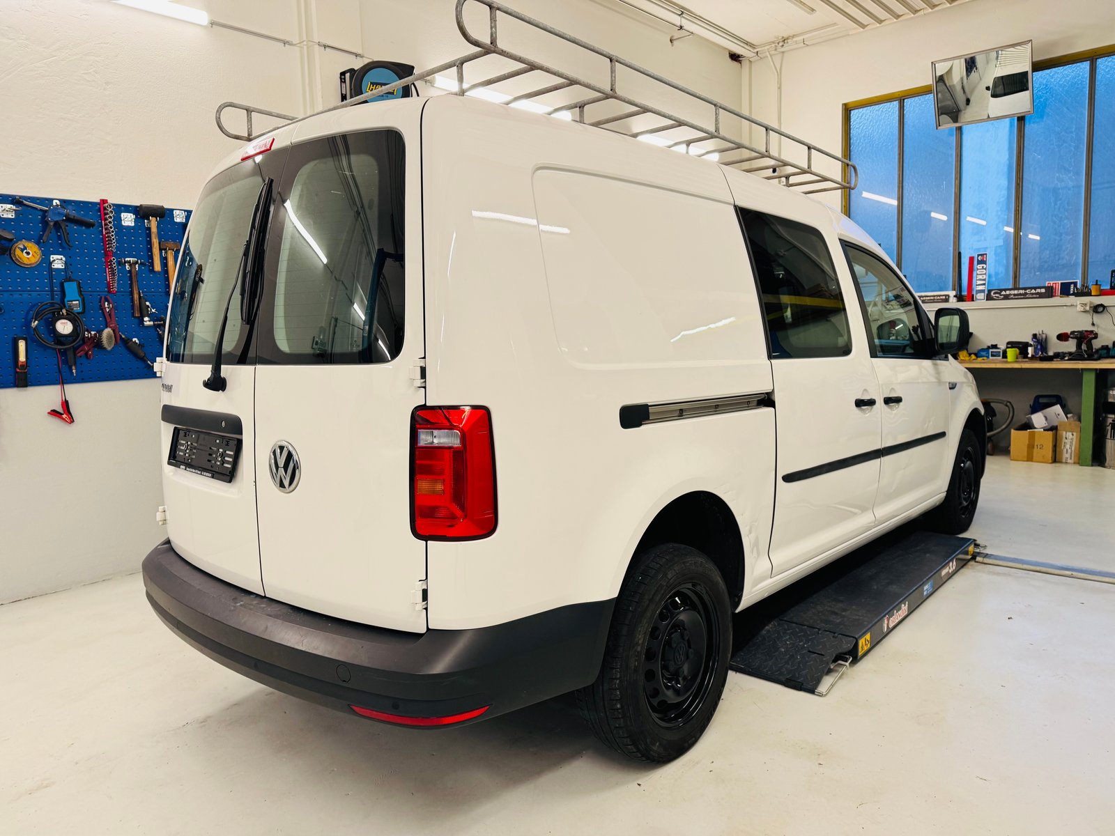 VW Caddy Maxi 2.0TDI BlueMotion Technology, Diesel, Second hand / Used, Manual - 4