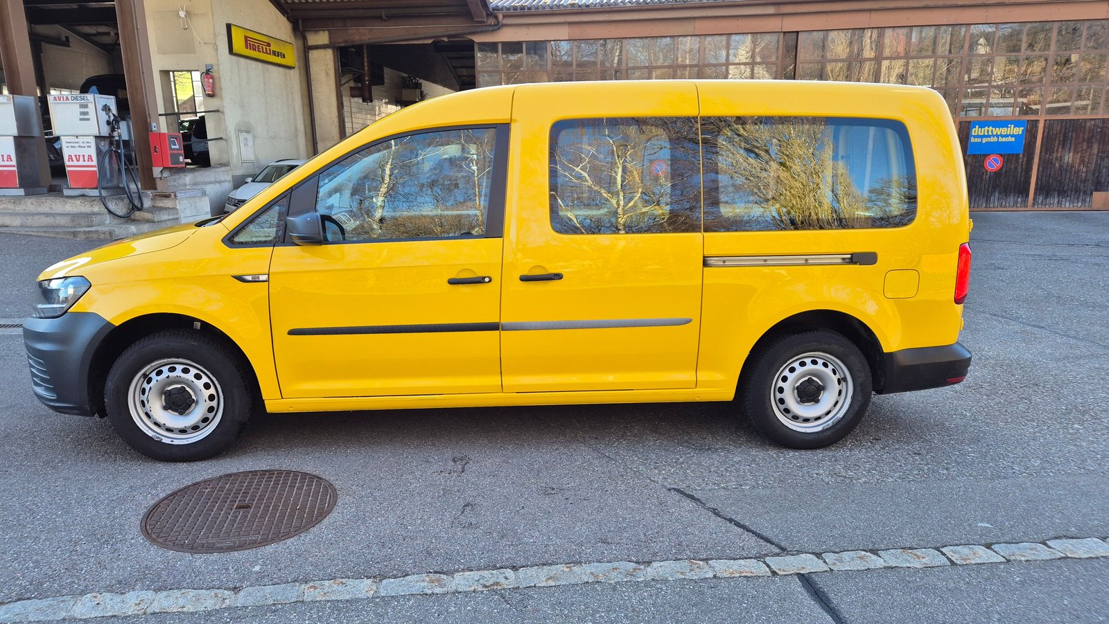 VW Caddy Maxi 1.0 TSI MAXI, Petrol, Second hand / Used, Manual - 2