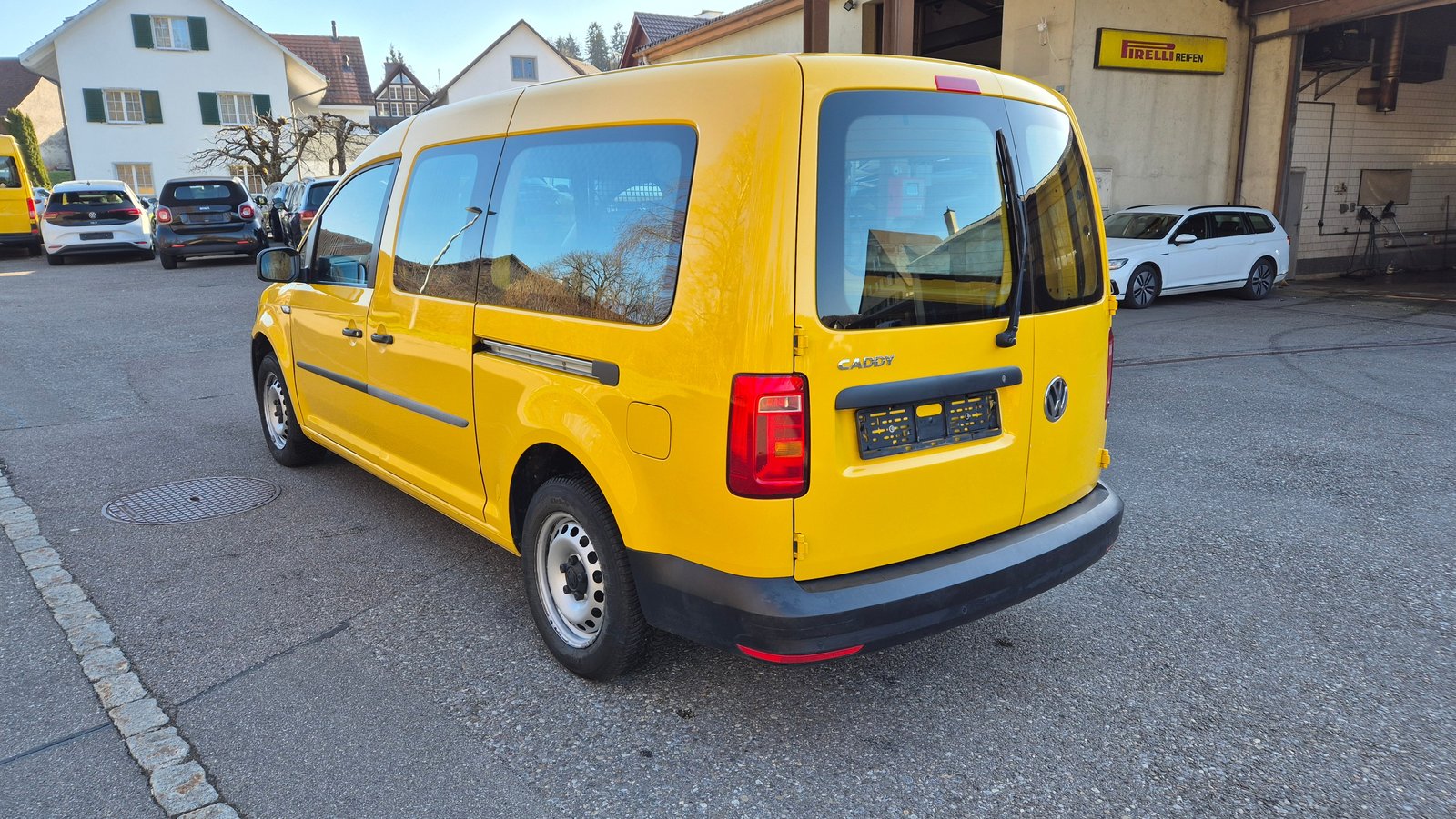 VW Caddy Maxi 1.0 TSI MAXI, Petrol, Second hand / Used, Manual - 3