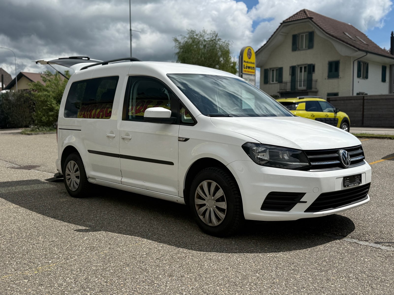 VW Caddy 1.2 TSI Trendline, Petrol, Second hand / Used, Manual - 3