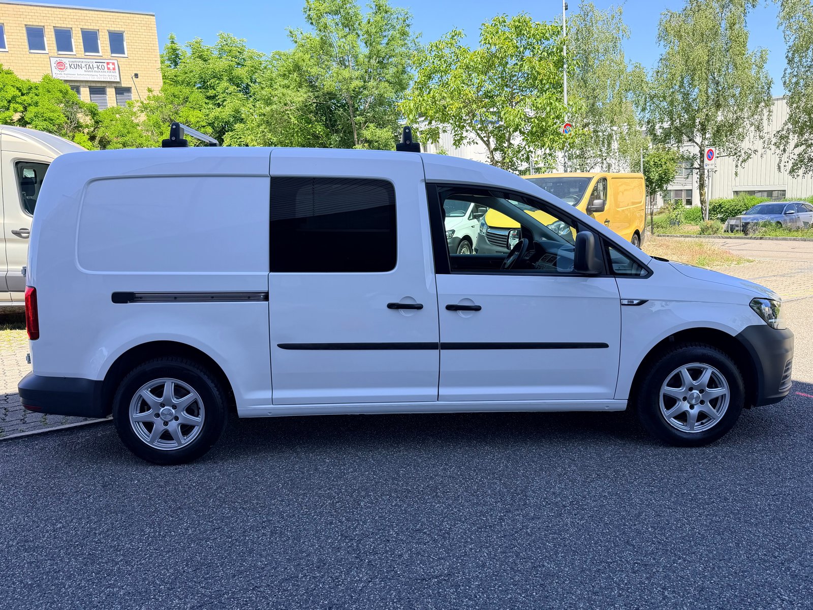 VW Caddy Maxi 1.0TSI BlueMotion Technology, Petrol, Second hand / Used, Manual - 2