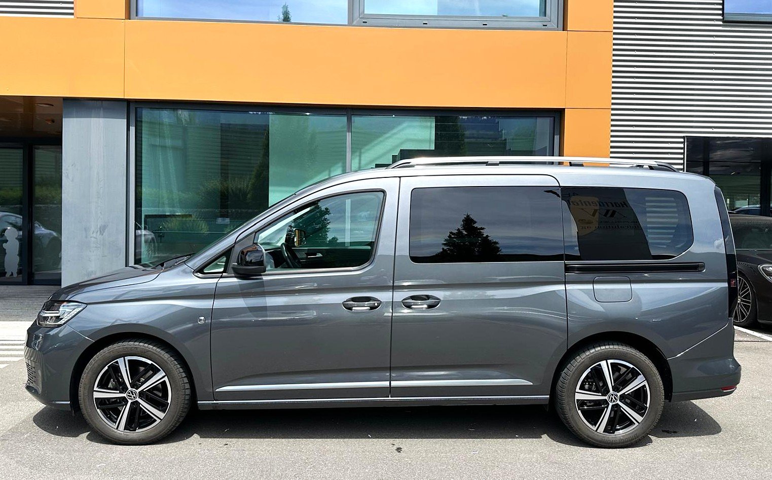 VW Caddy Maxi 1.5 TSI Style DSG mit AHK + 7 Plätze, Petrol, Second hand / Used, Automatic - 3