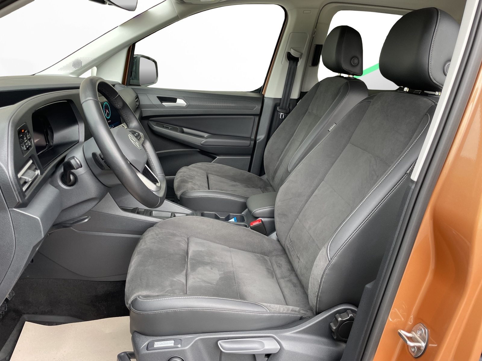 VW Caddy Life, Petrol, Second hand / Used, Automatic - 7