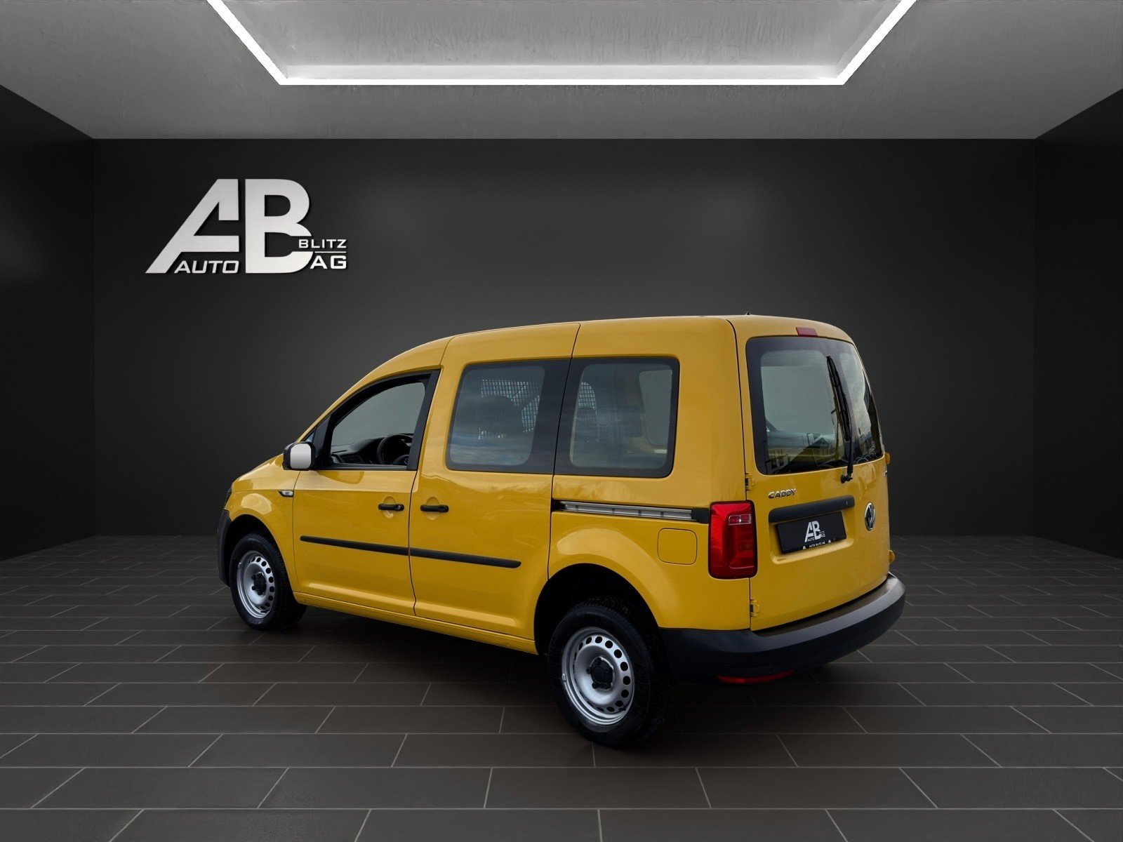 VW Caddy 2.0TDI 4Motion BlueMotion Technology mit 122 PS, Diesel, Occasion / Gebraucht, Handschaltung - 3