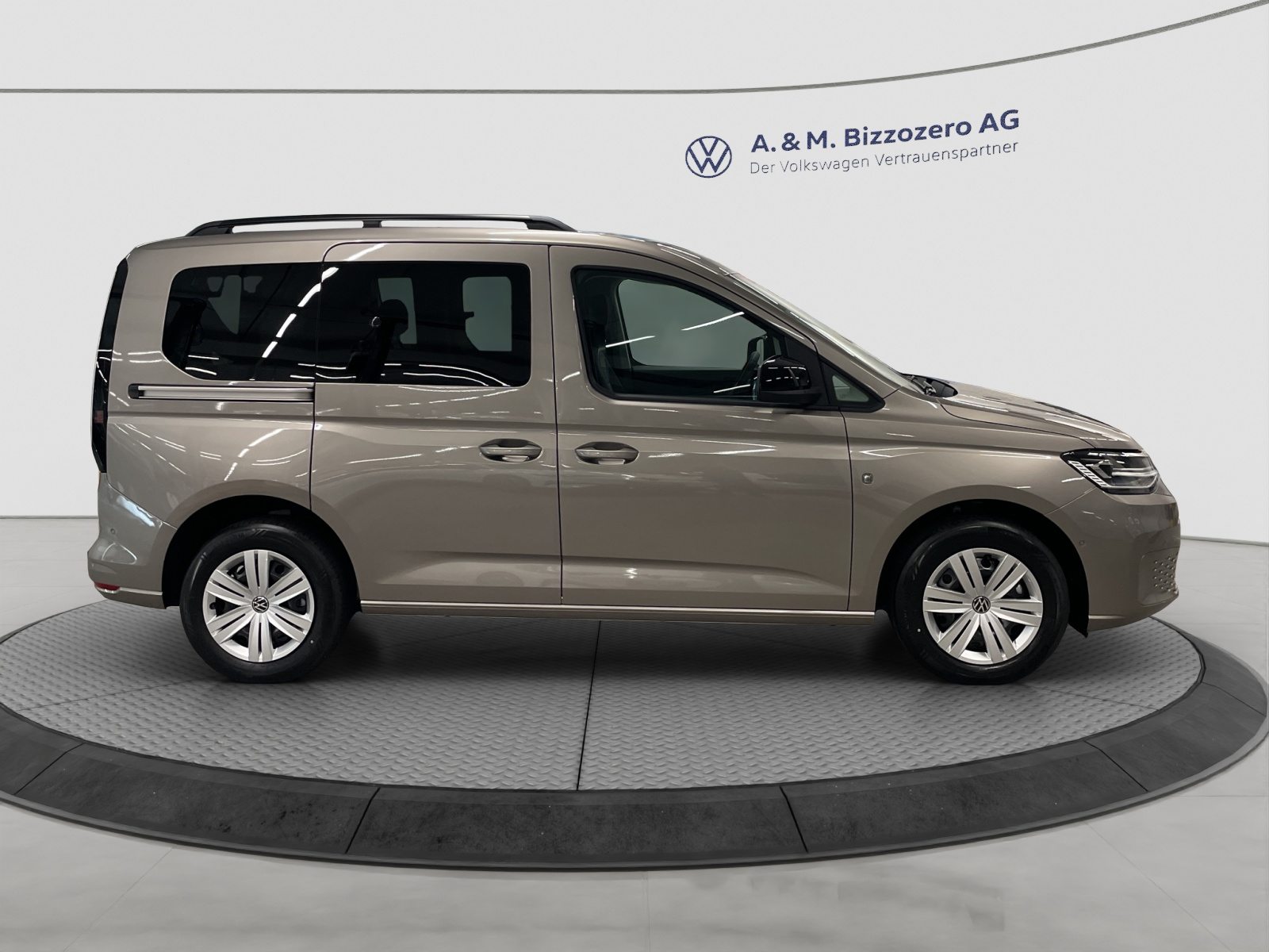 VW Caddy Liberty, Voll-Hybrid Benzin/Elektro, Occasion / Gebraucht, Automatik - 6