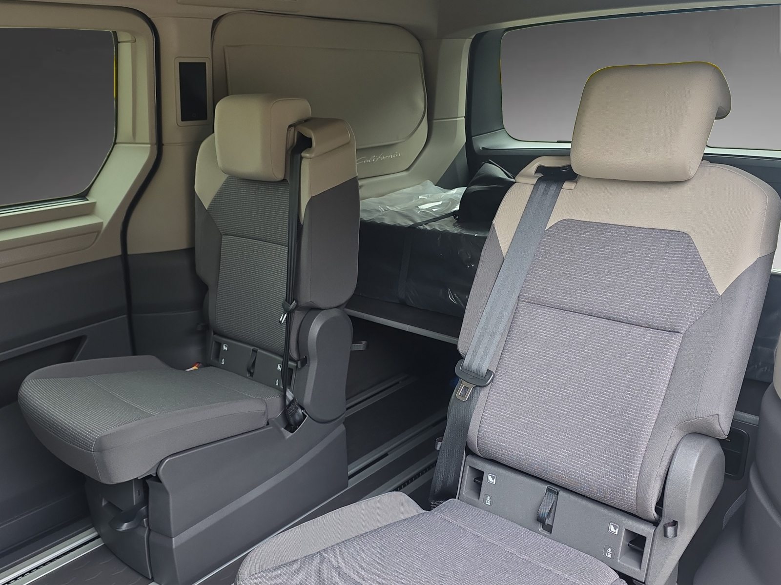 VW California Beach Tour Liberty, Full-Hybrid Petrol/Electric, Second hand / Used, Automatic - 7