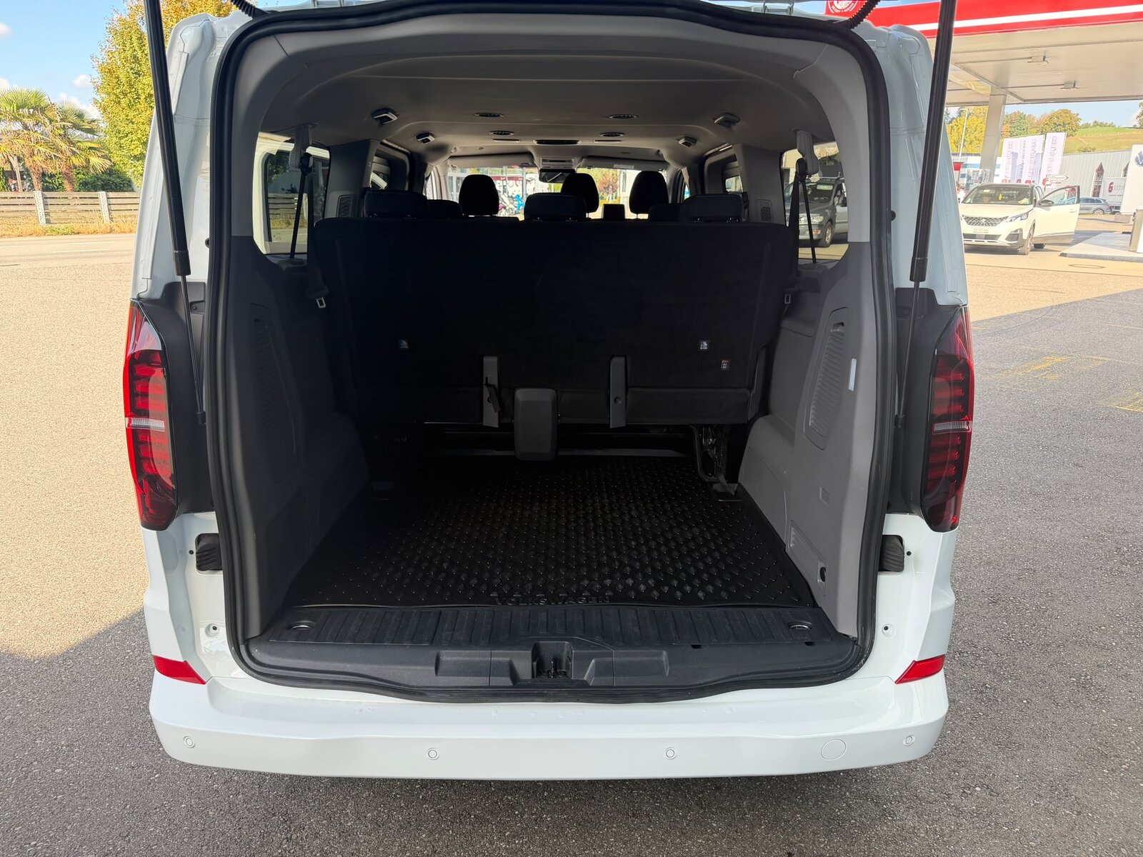 VW Caravelle 2.0 TDI Life LWB 4 Motion Automat 9-Sitzplätze, Diesel, Occasion / Gebraucht, Automatik - 5