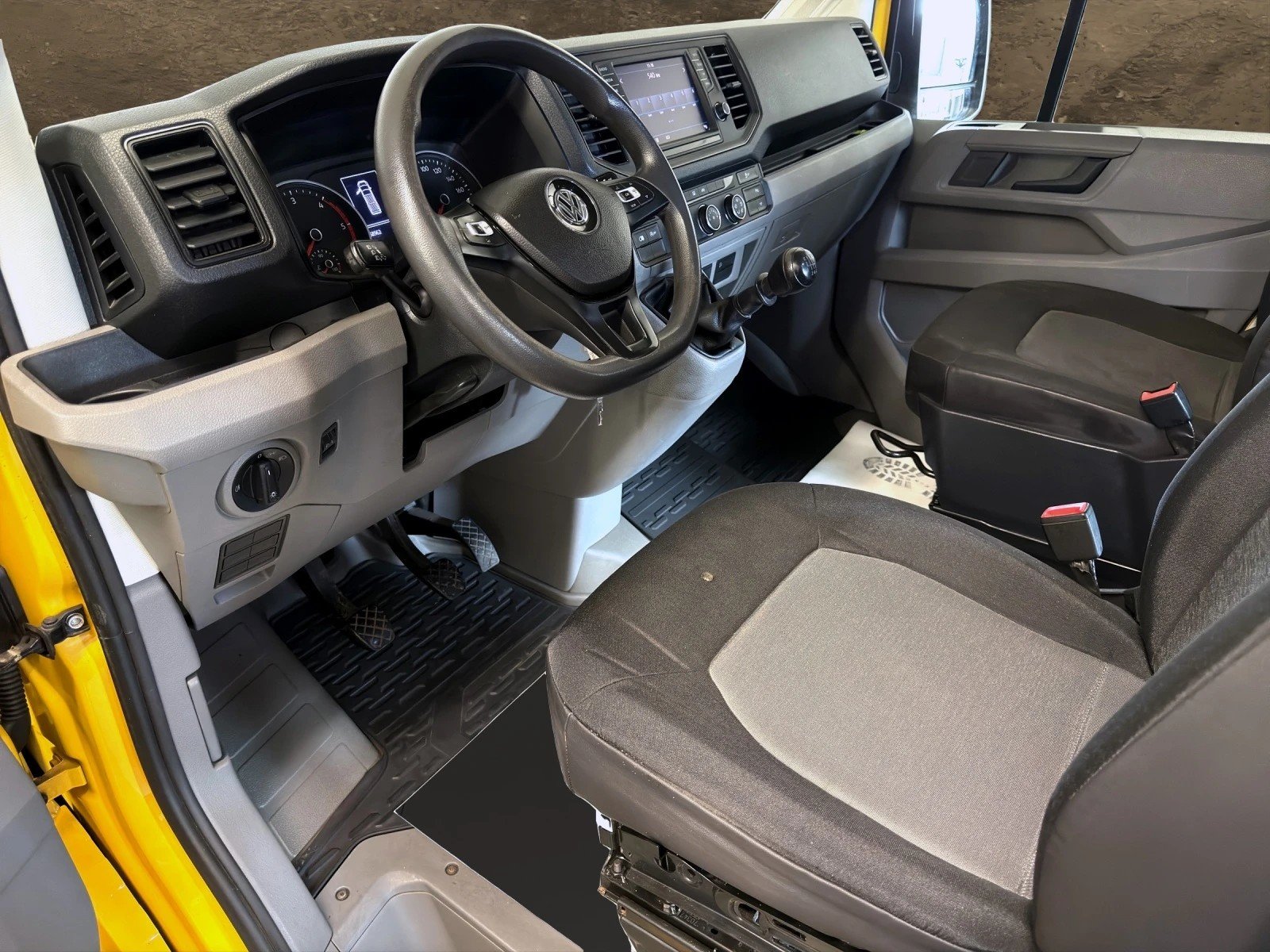 VW VW Crafter 35 2.0 TDI L4 4Motion, Diesel, Second hand / Used, Manual - 7