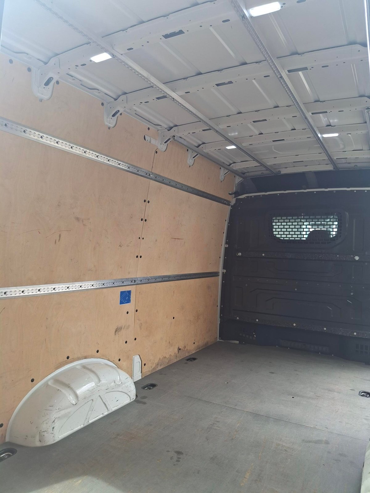 VW Crafter 35 2.0 BiTDI Entry L3, Diesel, Second hand / Used, Manual - 6