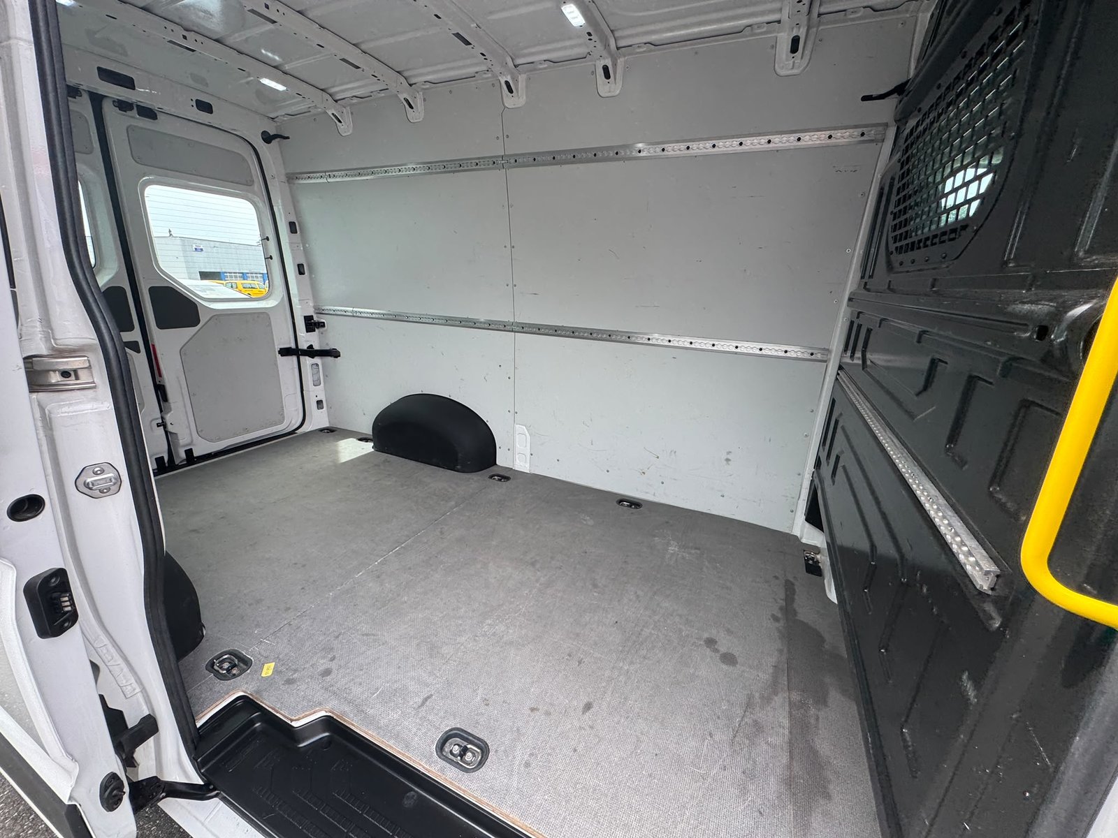 VW Crafter 35 2.0 TDI L3 Automat mit Klima, Diesel, Occasion / Utilisé, Automatique - 7