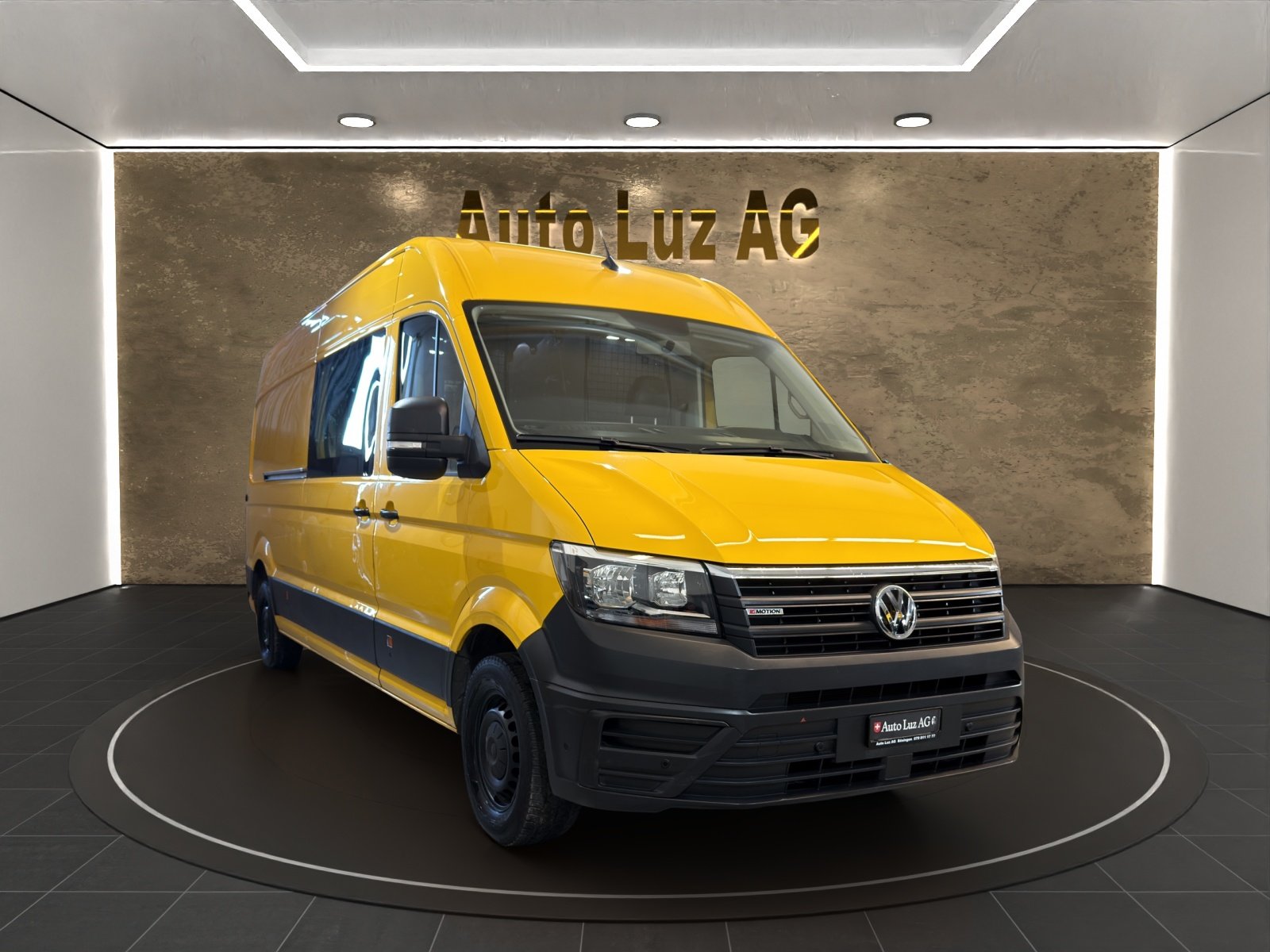 VW VW Crafter 35 2.0 TDI L4 4Motion, Diesel, Second hand / Used, Manual - 4