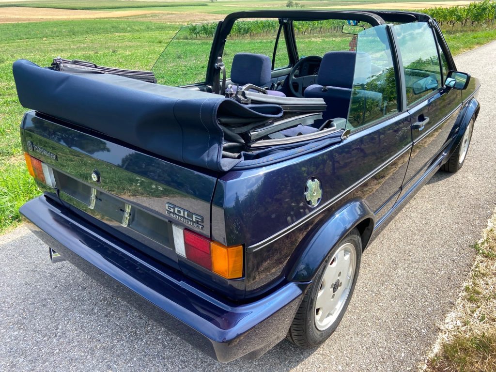 VW GOLF CABRIOLET 1.8, Essence, Voiture de collection, Manuelle - 4