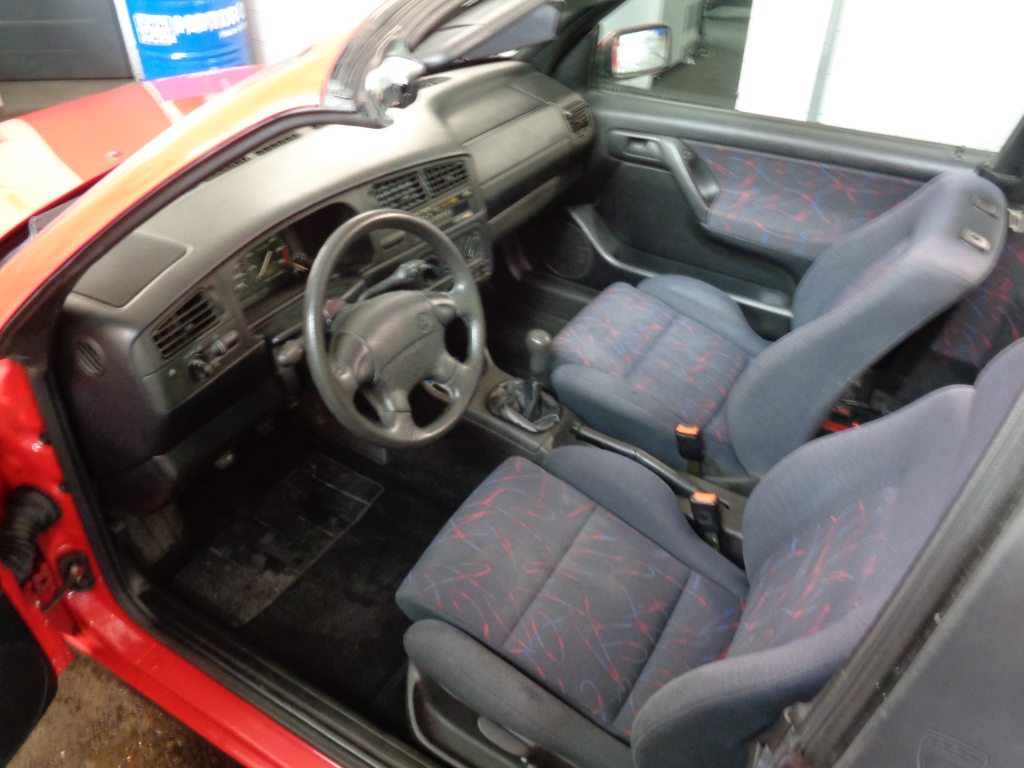 VW GOLF 2.0 Avantgarde, Essence, Voiture de collection, Manuelle - 7