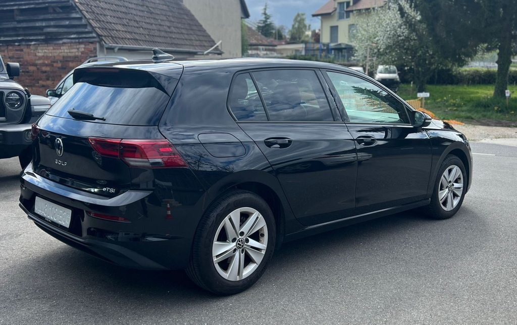 VW Golf VIII 1.0 TSI Life DSG, Mild-Hybrid Benzin/Elektro, Occasion / Gebraucht, Automatik - 3
