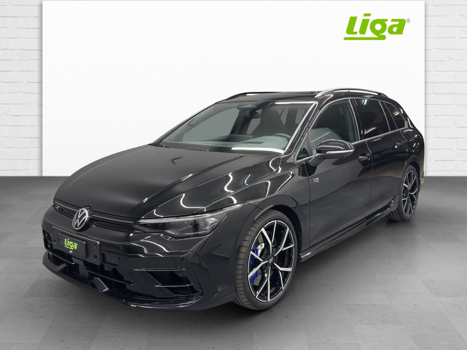 VW Golf VIII Variant 2.0 TSI R DSG 4motion, Petrol, New car, Automatic - 2