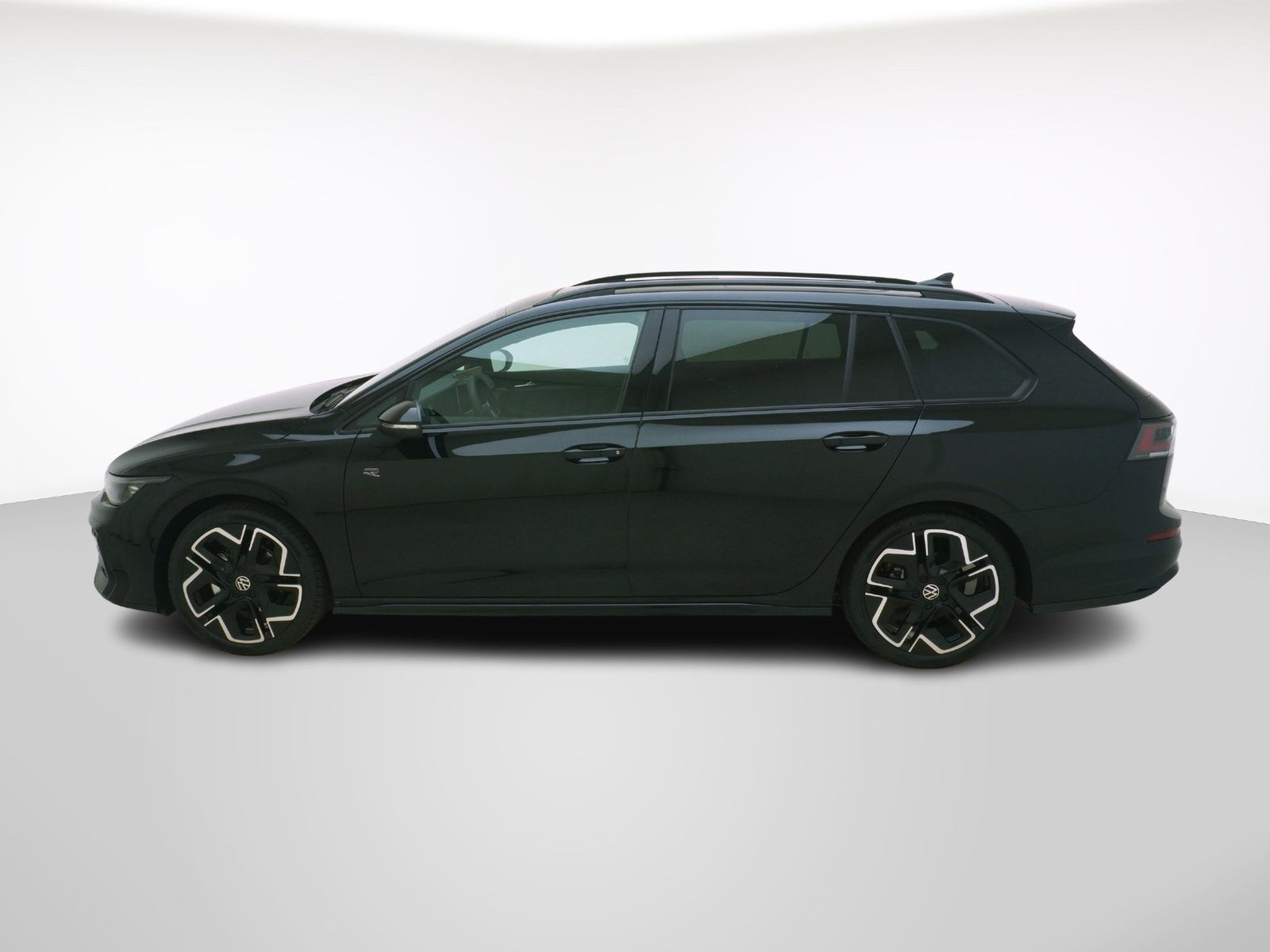 VW Golf VIII Variant 1.5 eTSI R-Line DSG, Mild-Hybrid Petrol/Electric, New car, Automatic - 2