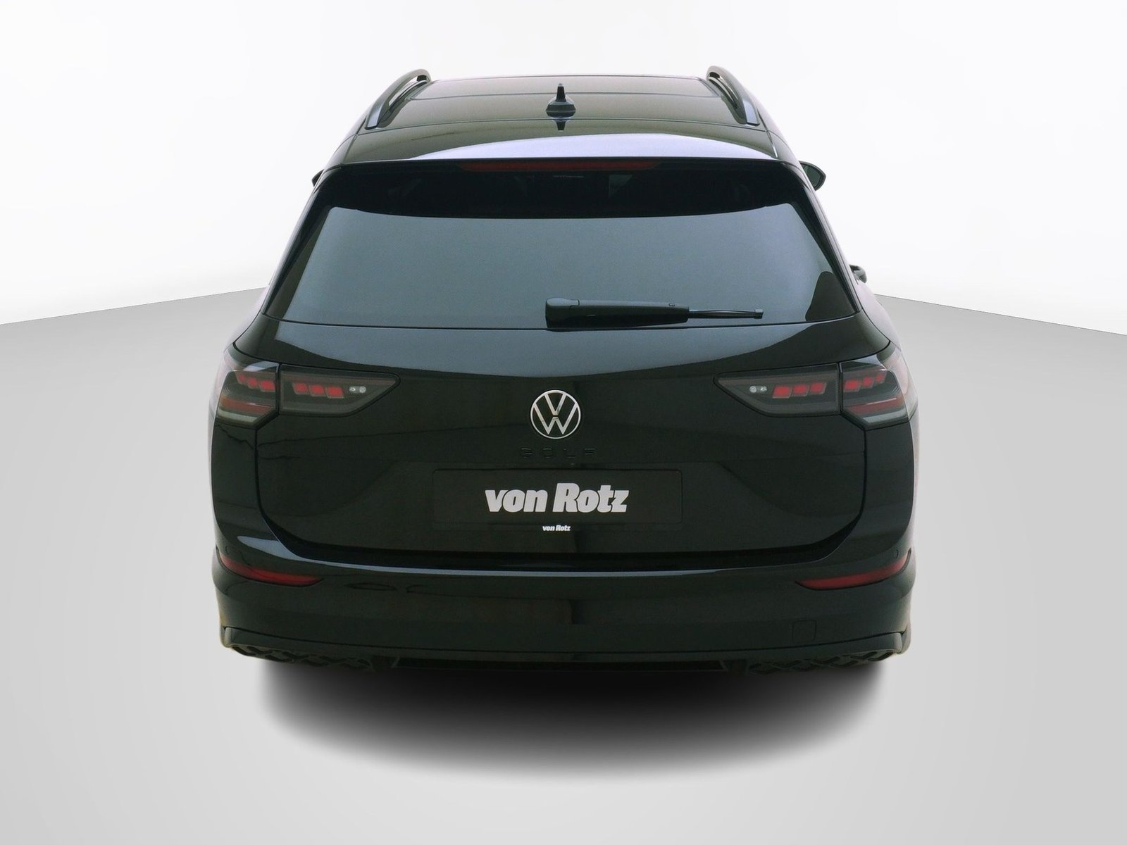 VW Golf VIII Variant 1.5 eTSI R-Line DSG, Mild-Hybrid Petrol/Electric, New car, Automatic - 3